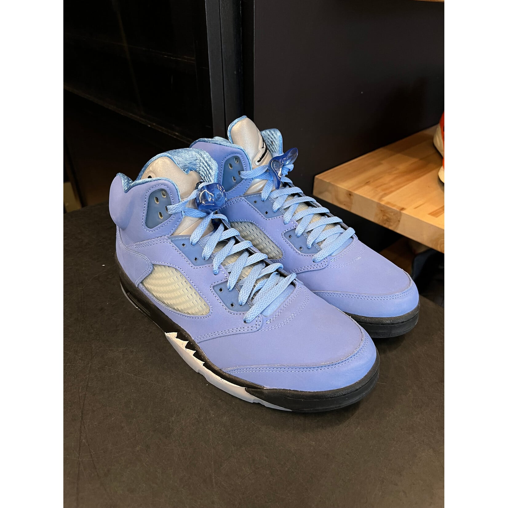 Jordan Jordan 5 Retro UNC University Blue Size 11, PREOWNED*