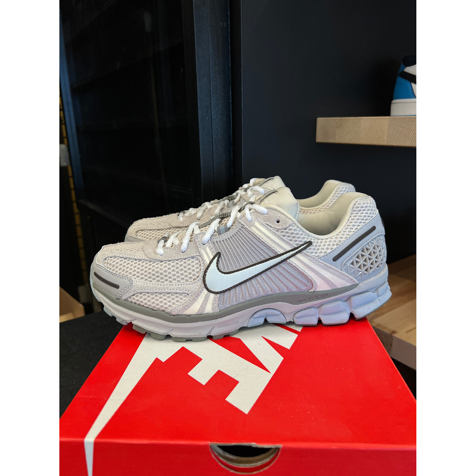 Nike Nike Zoom Vomero 5 SE Light Orewood Brown Size 10, PREOWNED