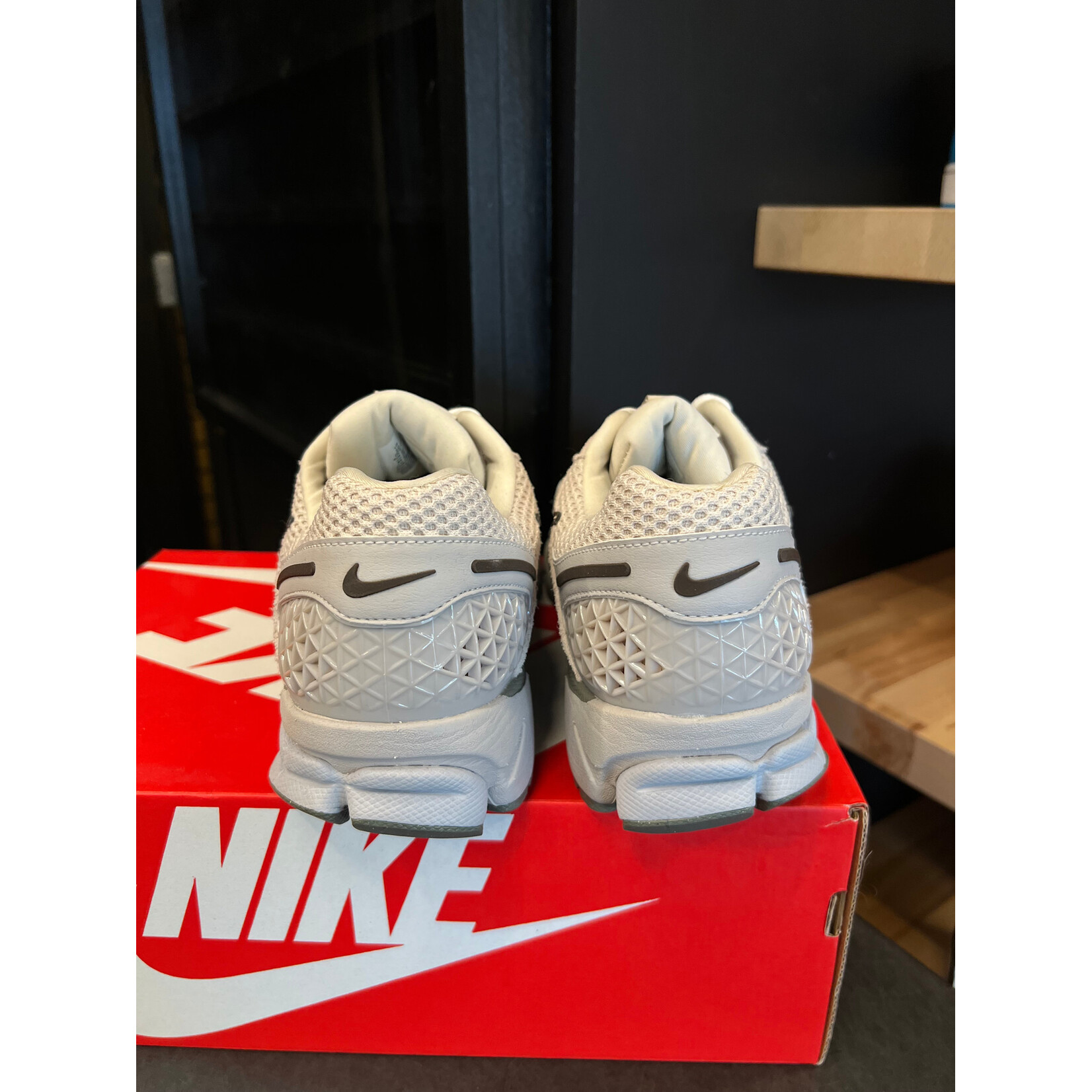 Nike Nike Zoom Vomero 5 SE Light Orewood Brown Size 10, PREOWNED