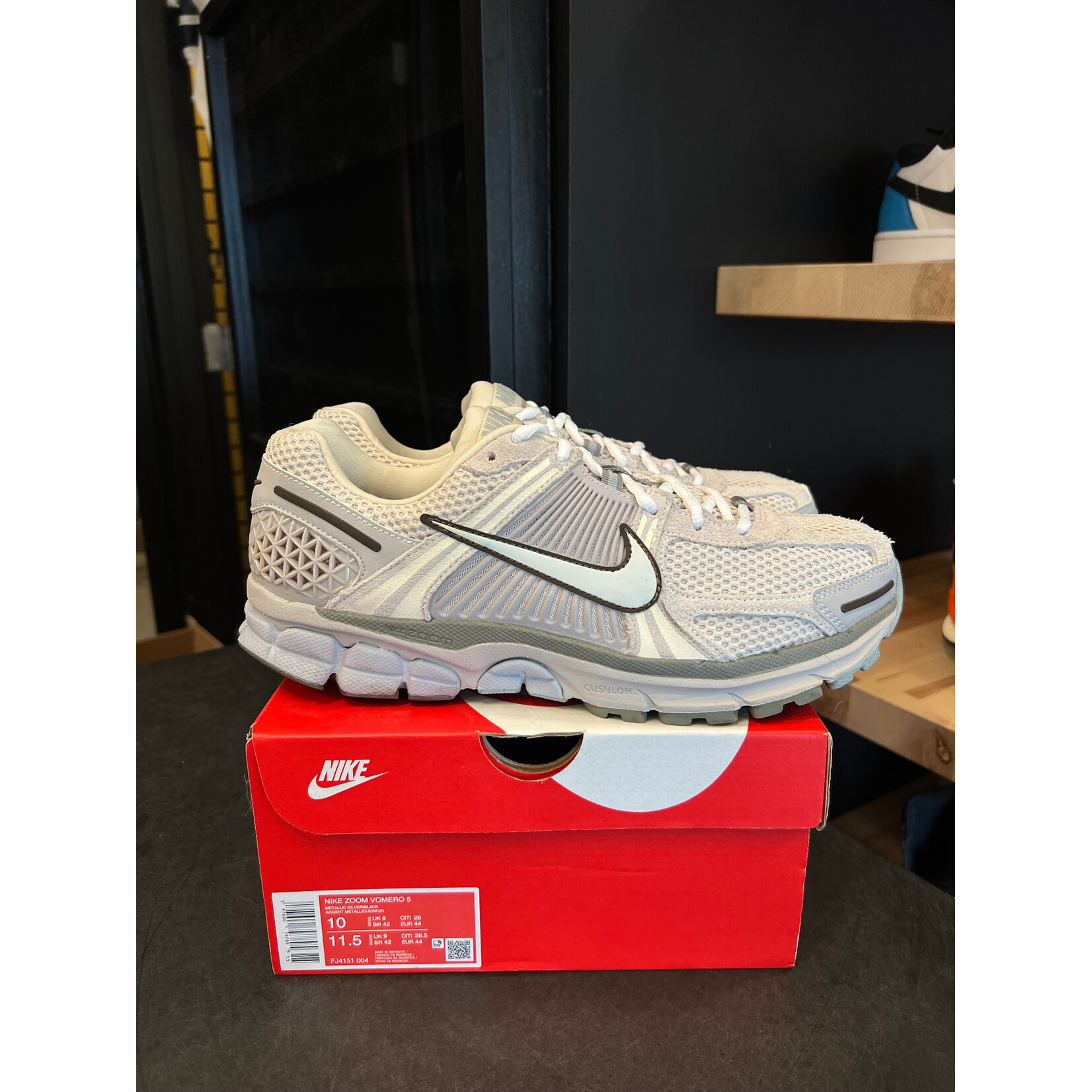 Nike Nike Zoom Vomero 5 SE Light Orewood Brown Size 10, PREOWNED