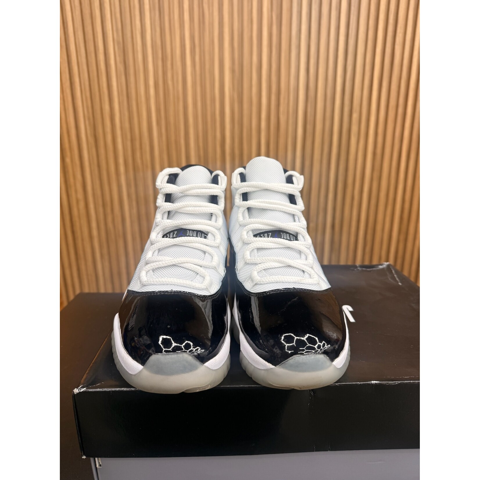 Jordan Jordan 11 Retro Concord (2018) Size 10, PREOWNED