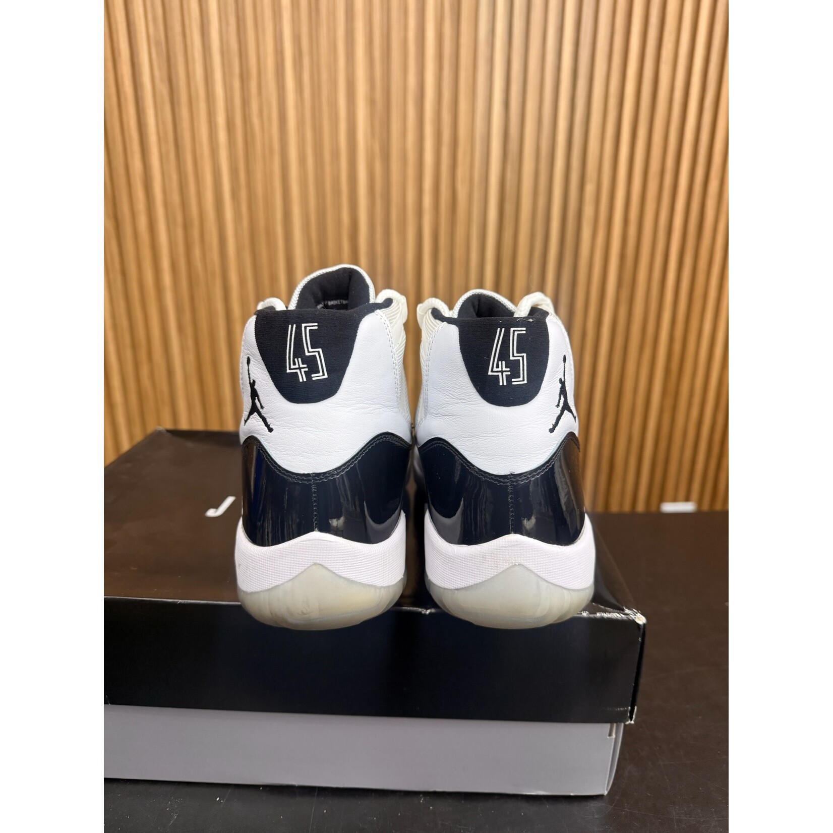Jordan Jordan 11 Retro Concord (2018) Size 10, PREOWNED