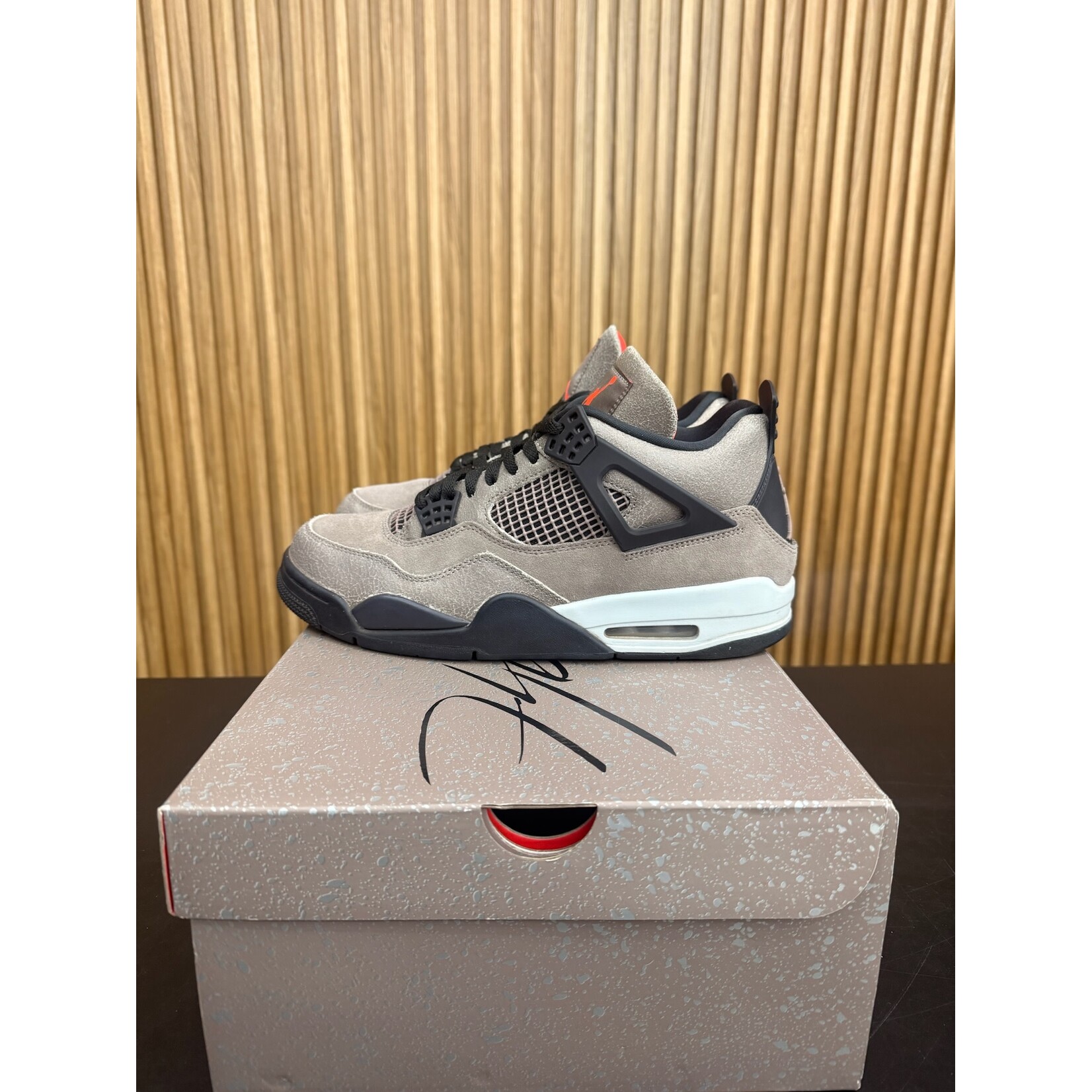 Jordan Jordan 4 Retro Taupe Haze Size 10, PREOWNED