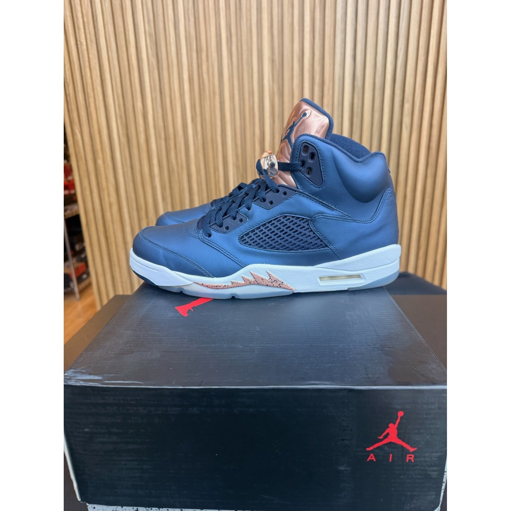Jordan Jordan 5 Retro Bronze Size 11, PREOWNED*