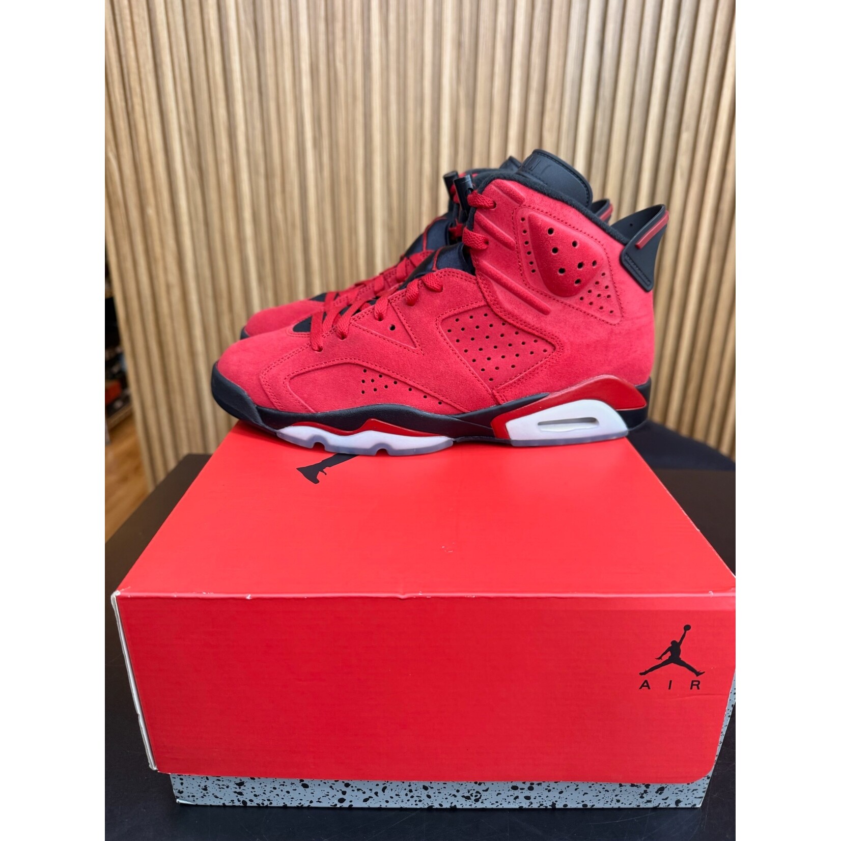 Jordan Jordan 6 Retro Toro Bravo Size 11, PREOWNED TRIED ON*
