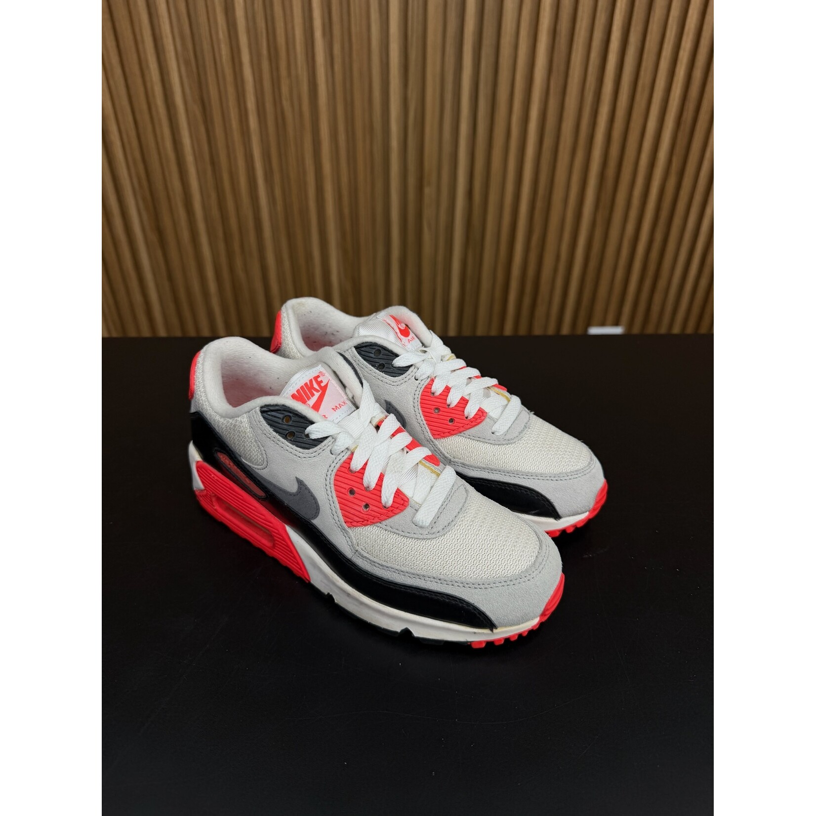 Nike Nike Air Max 90 Infrared (2015) (GS) Size 5, PREOWNED