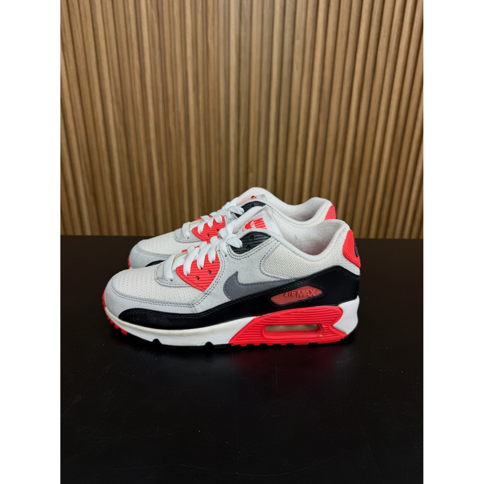 Nike Nike Air Max 90 Infrared (2015) (GS) Size 5, PREOWNED