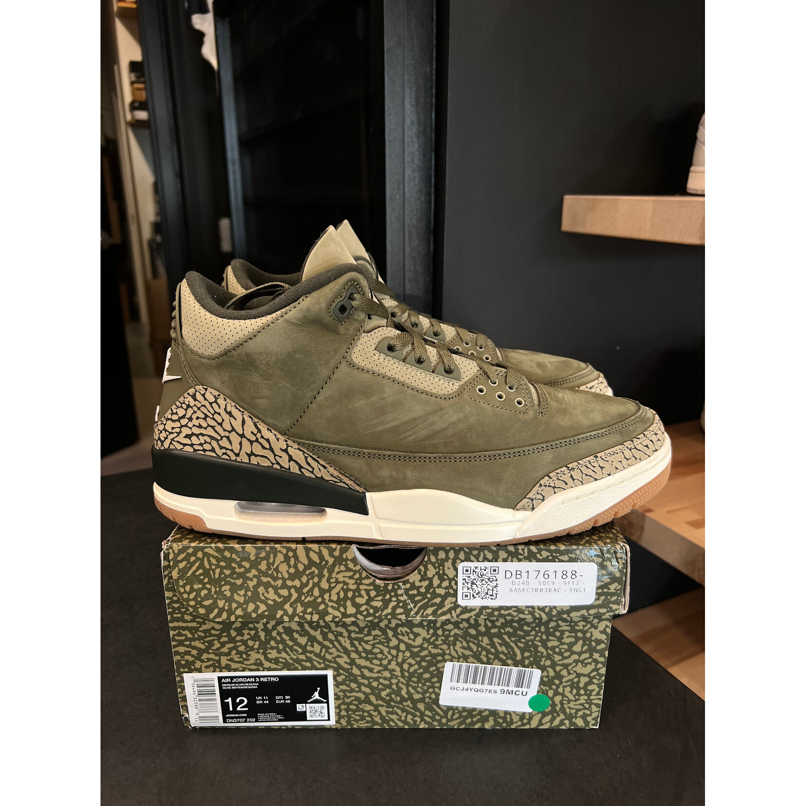 Jordan Jordan 3 Retro Family Affair Size 12, PREOWNED*