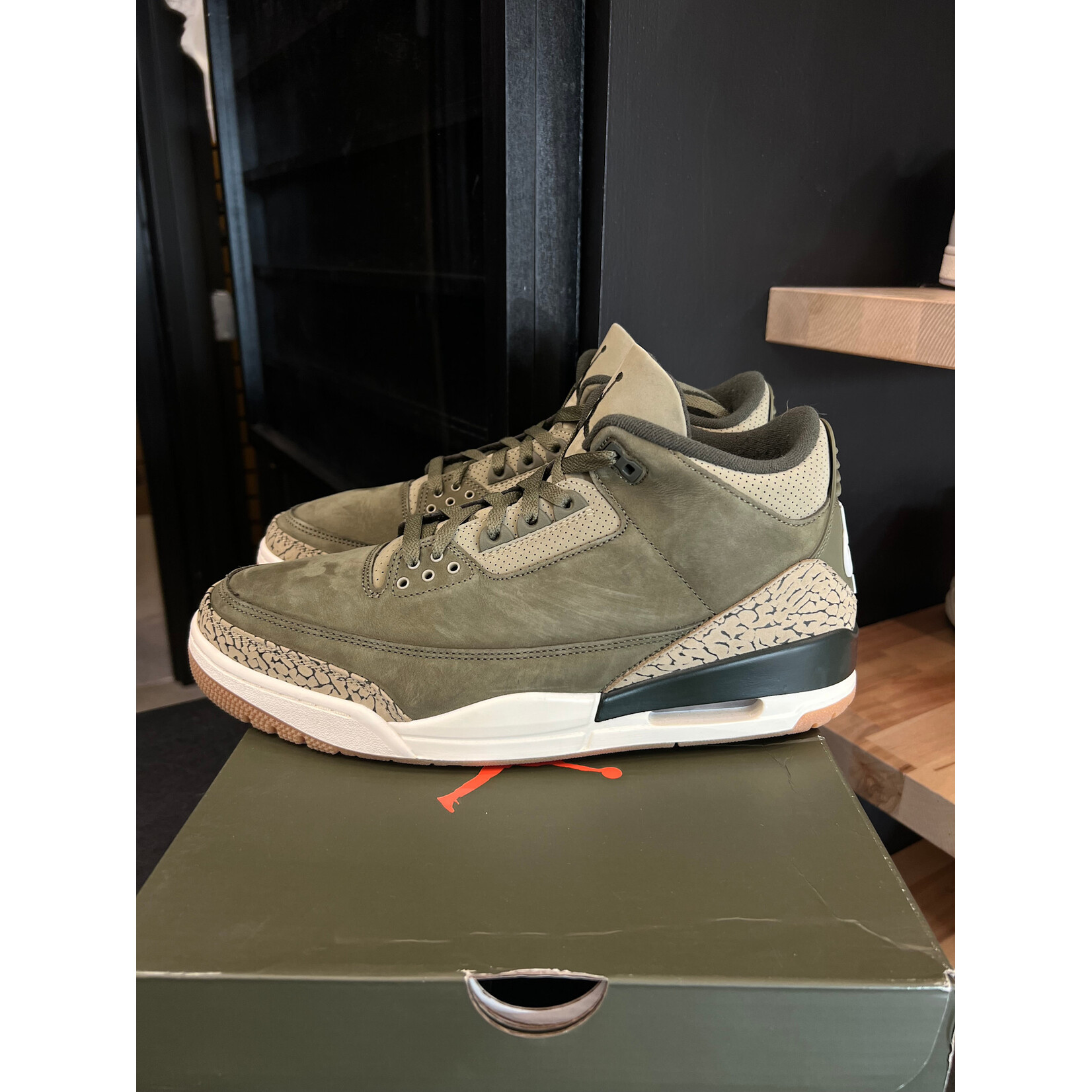Jordan Jordan 3 Retro Family Affair Size 12, PREOWNED*
