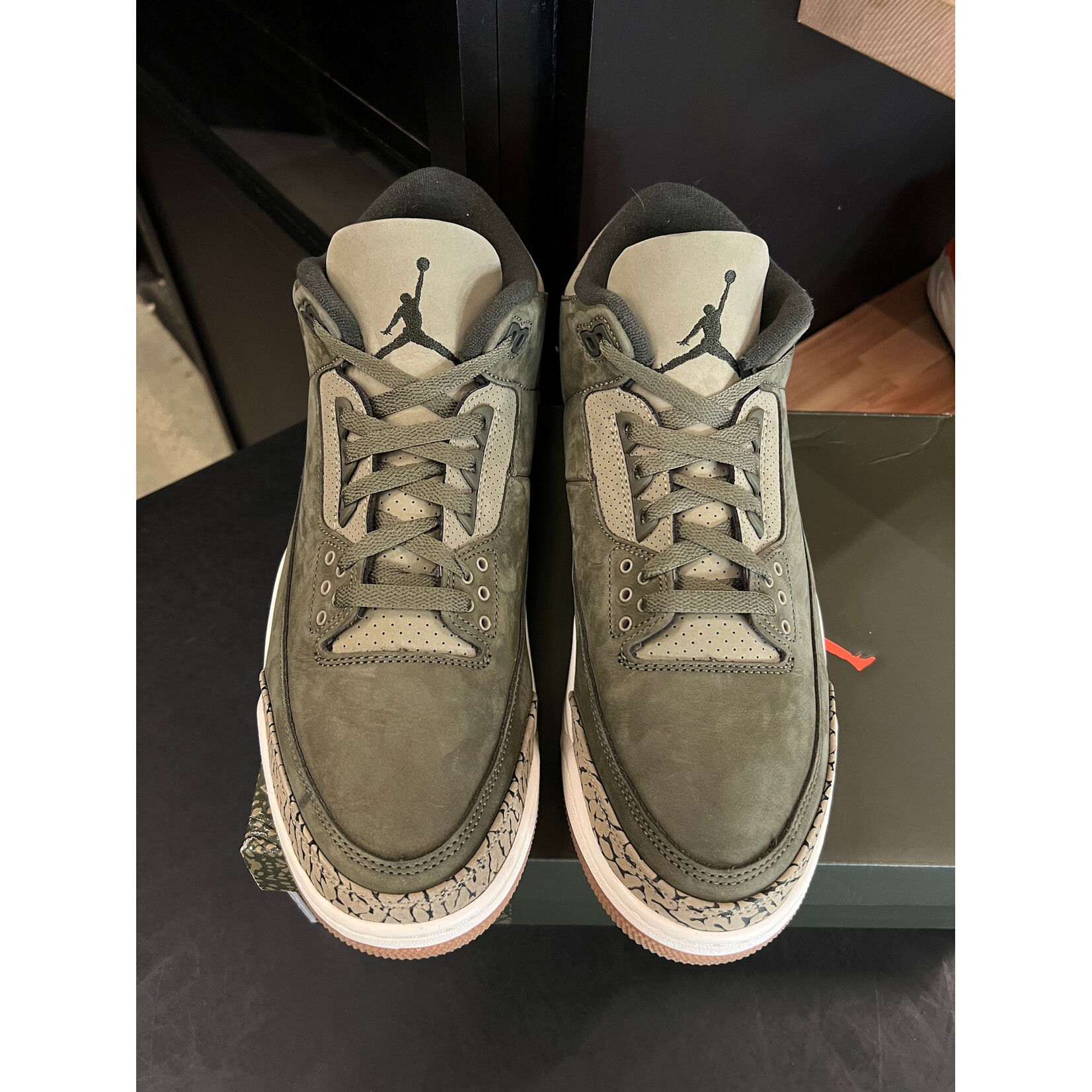 Jordan Jordan 3 Retro Family Affair Size 12, PREOWNED*