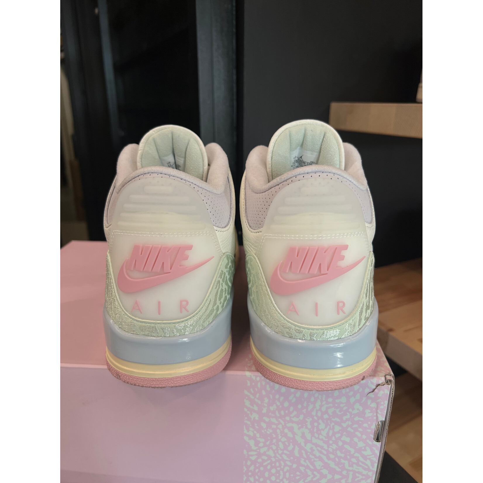 Jordan Jordan 3 Retro Spring Is In The Air Size 12, PREOWNED*