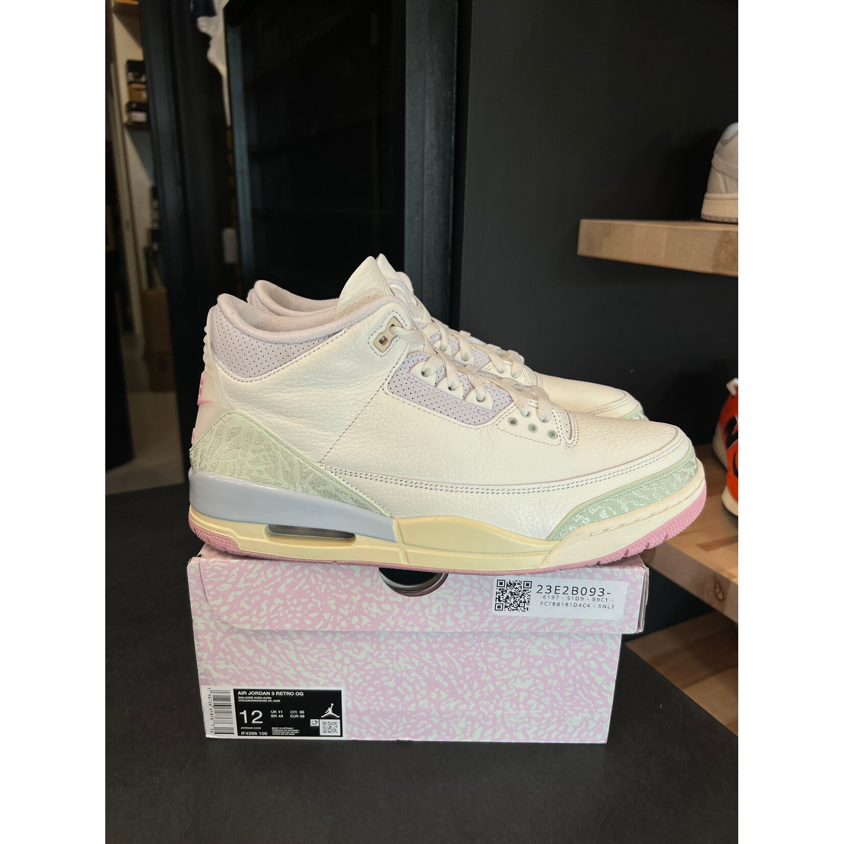 Jordan Jordan 3 Retro Spring Is In The Air Size 12, PREOWNED*