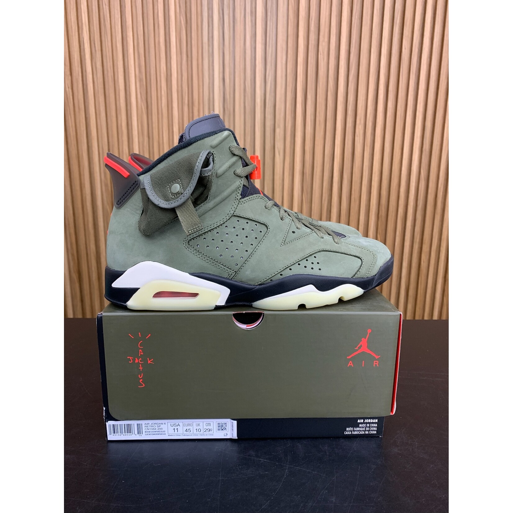 Jordan Jordan 6 Retro Travis Scott Size 11, PREOWNED