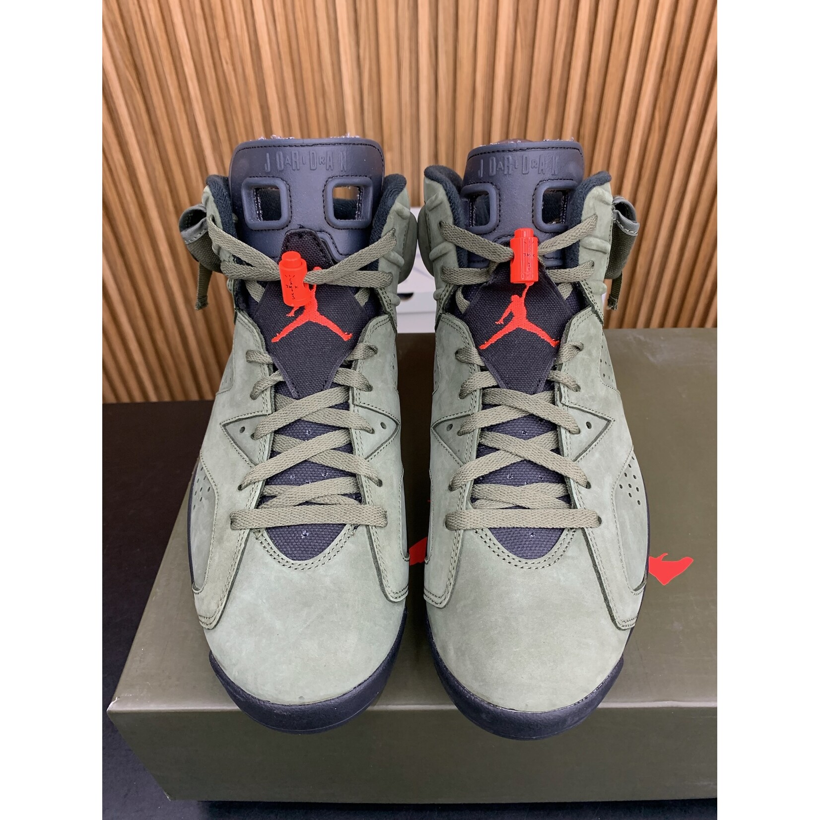 Jordan Jordan 6 Retro Travis Scott Size 11, PREOWNED