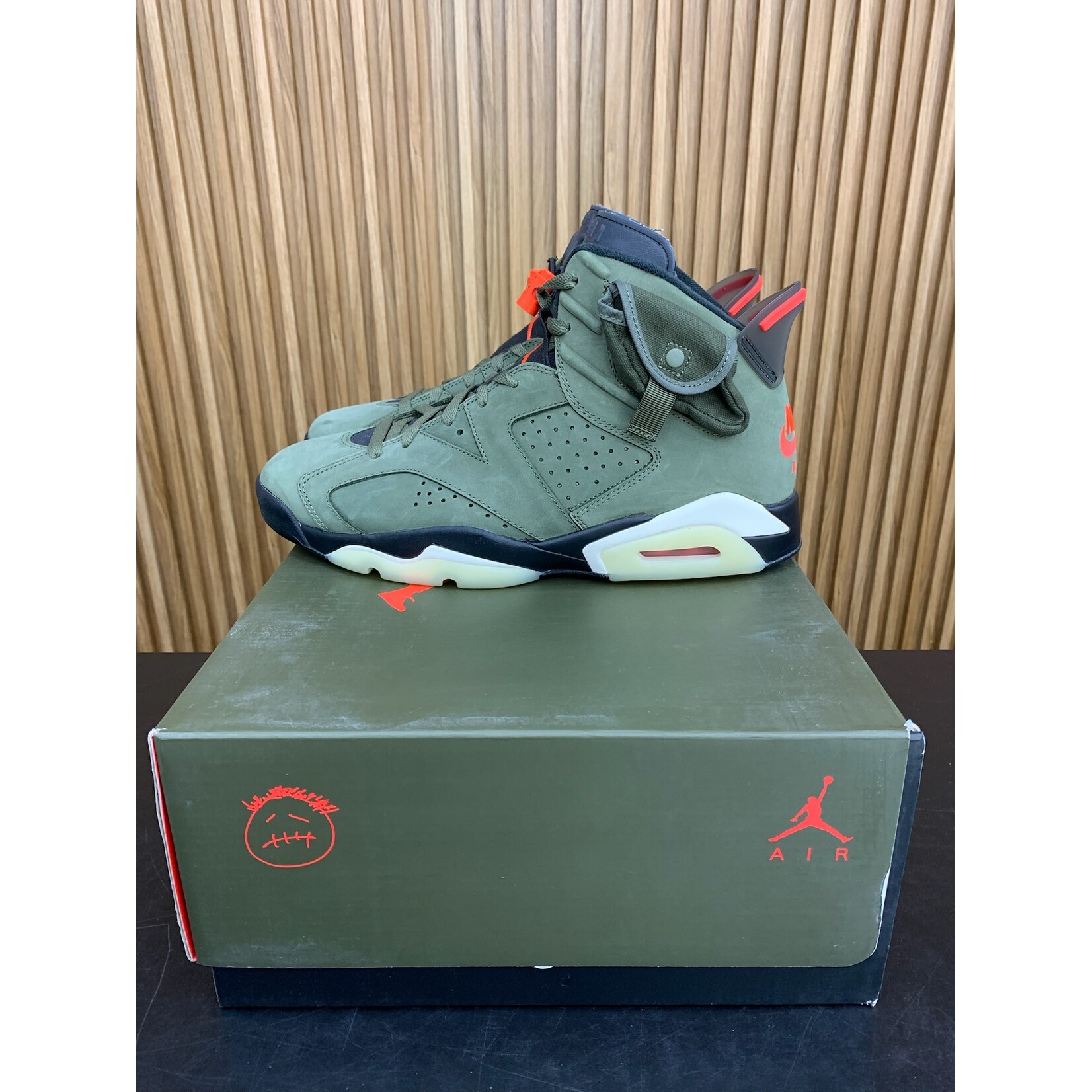 Jordan Jordan 6 Retro Travis Scott Size 11, PREOWNED