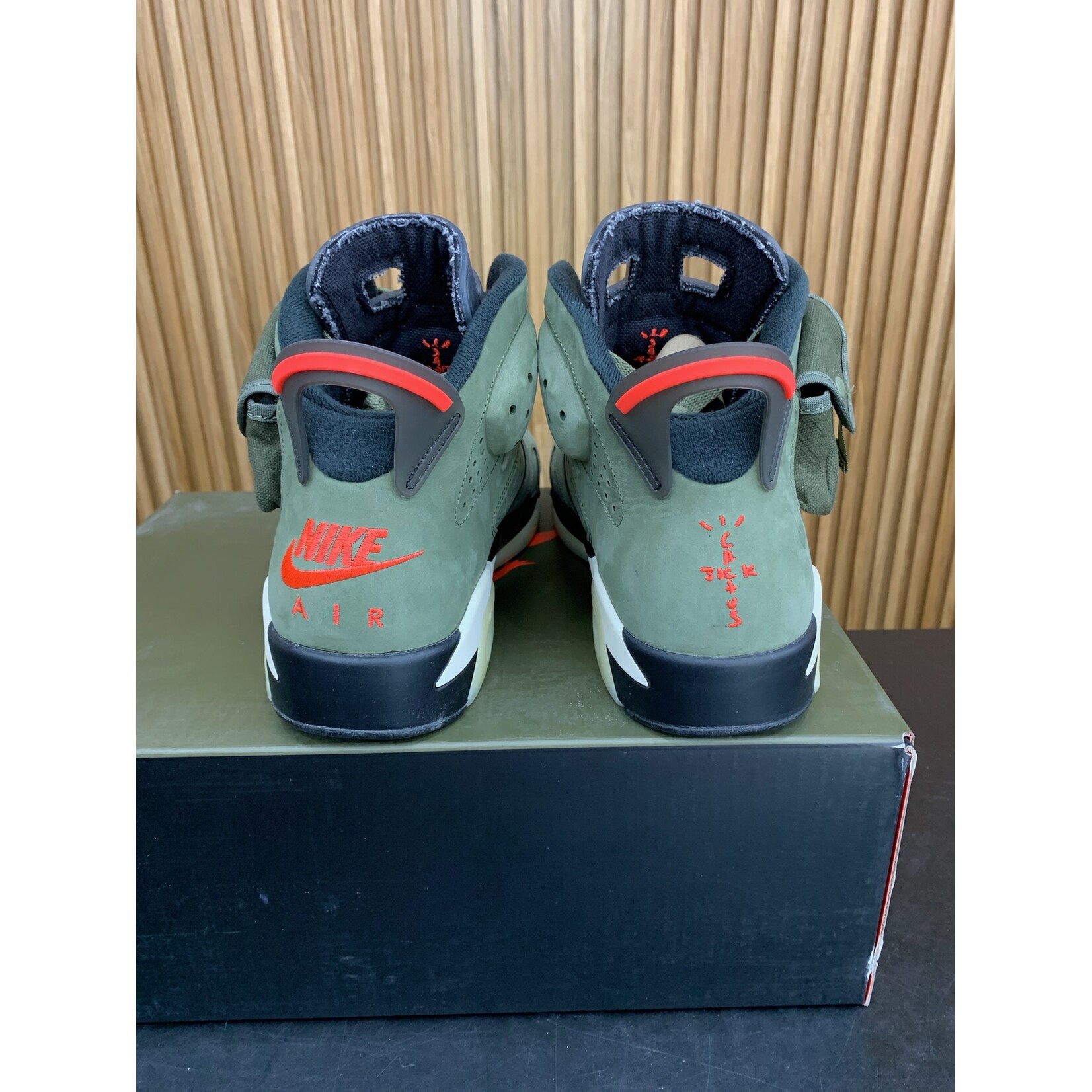 Jordan Jordan 6 Retro Travis Scott Size 11, PREOWNED