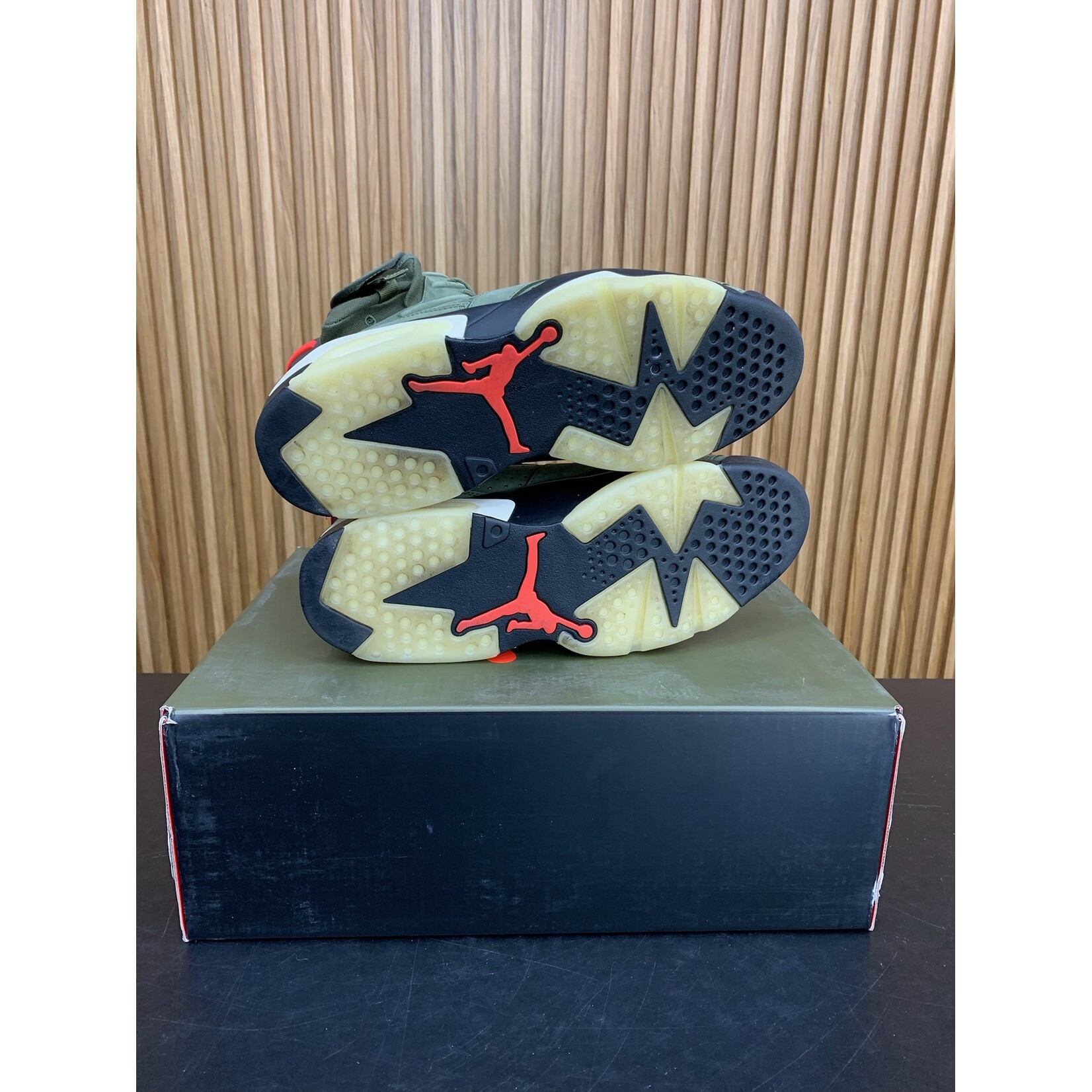 Jordan Jordan 6 Retro Travis Scott Size 11, PREOWNED