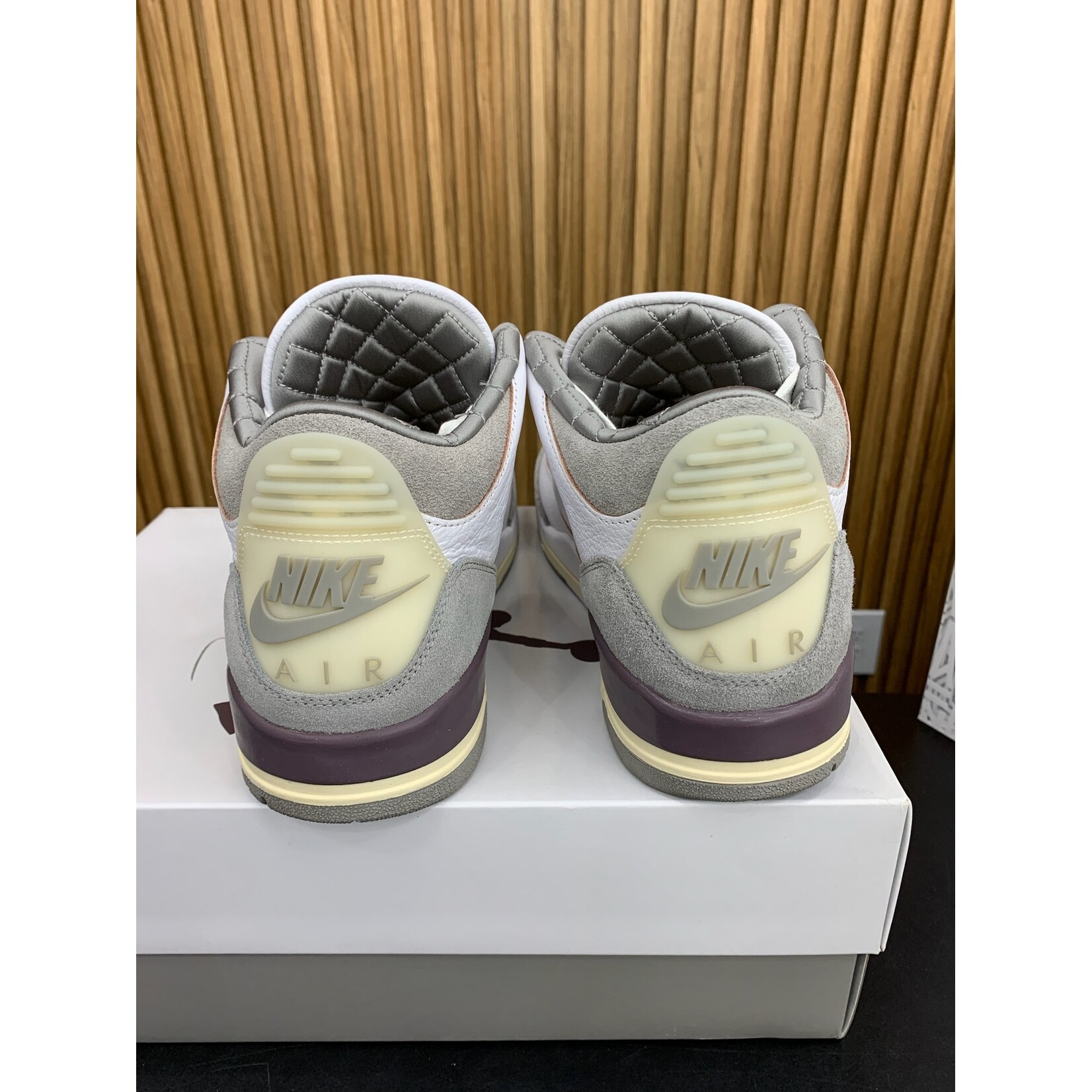 Jordan Jordan 3 Retro SP A Ma Maniére (Women's) Size 12.5, PREOWNED