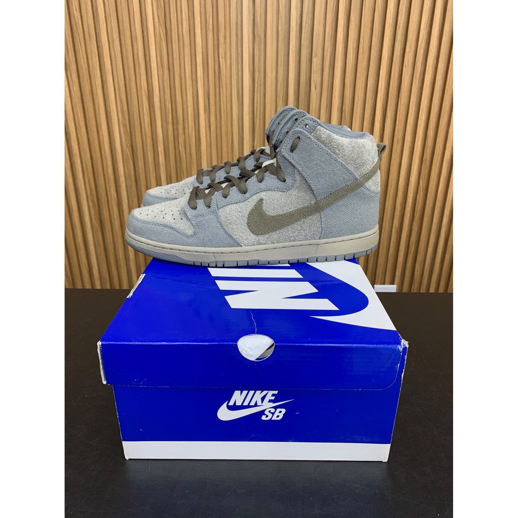 Nike Nike SB Dunk High Tauntaun Size 11, PREOWNED