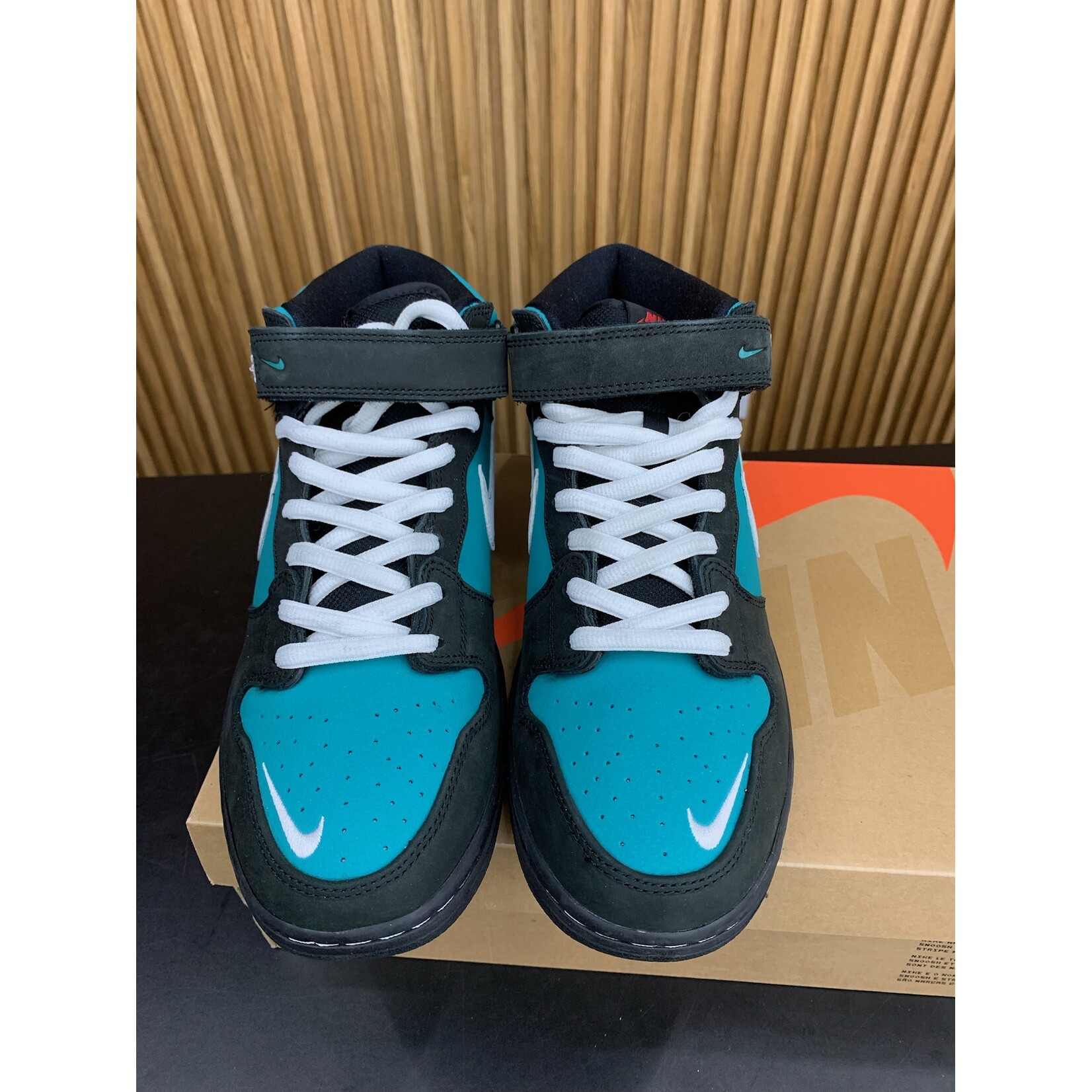 Nike Nike SB Dunk Mid Griffey Size 11, PREOWNED