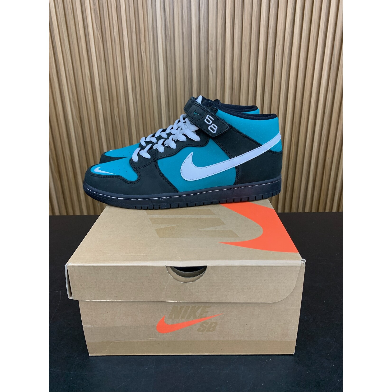 Nike Nike SB Dunk Mid Griffey Size 11, PREOWNED