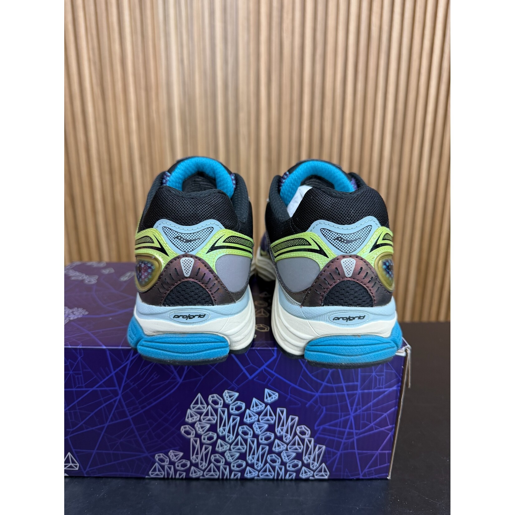 Saucony Saucony ProGrid Omni 9 Crystal Cave Size 11, PREOWNED