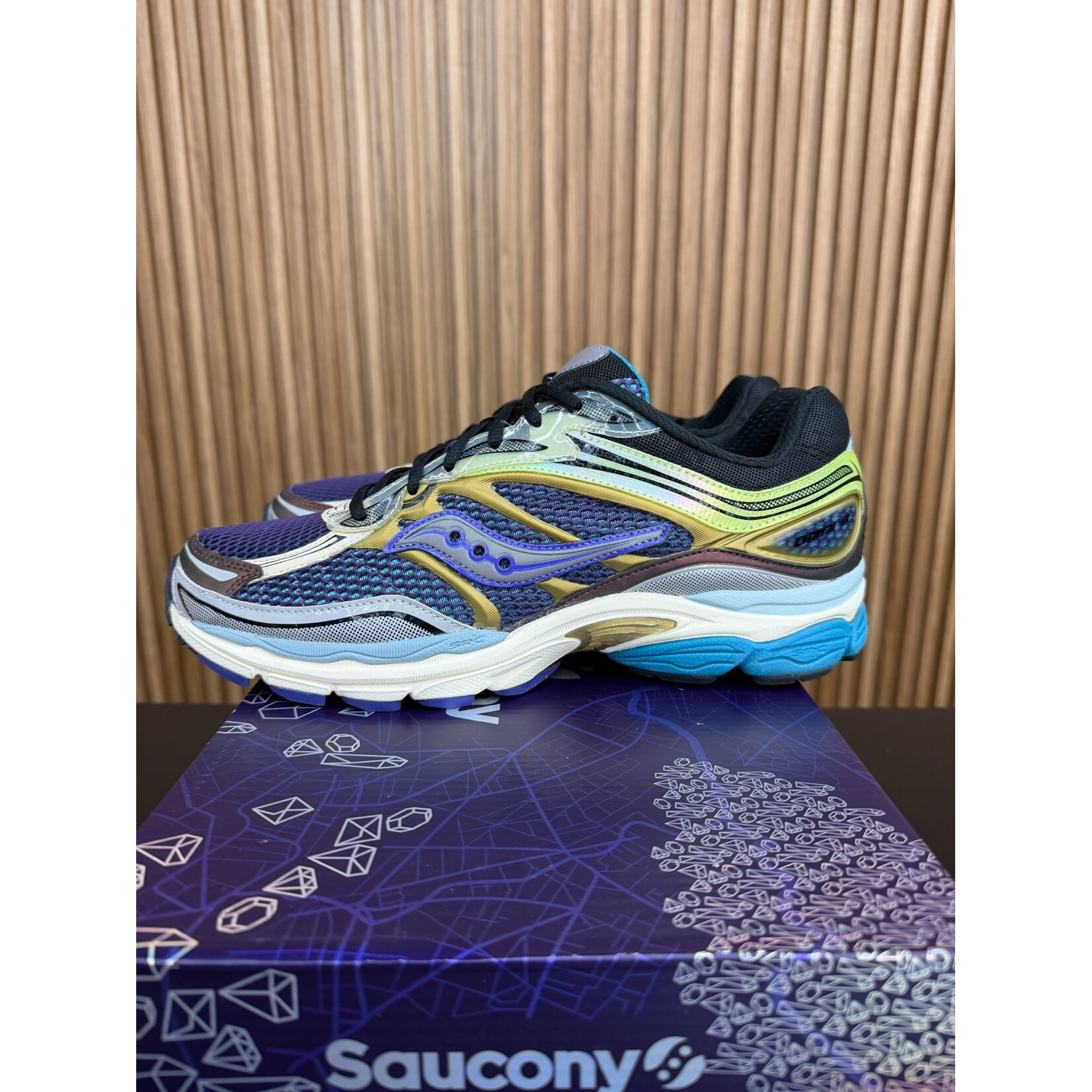 Saucony Saucony ProGrid Omni 9 Crystal Cave Size 11, PREOWNED