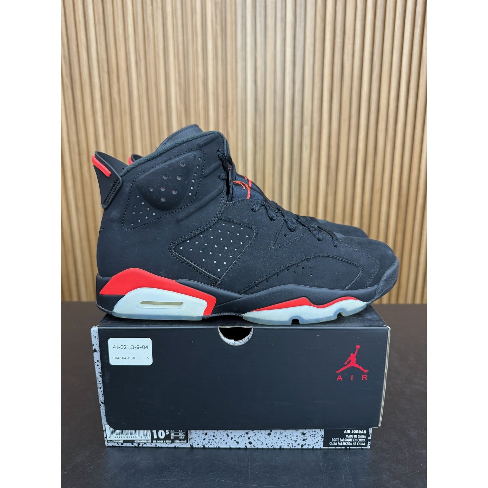 Jordan Jordan 6 Retro Black Infrared (2019) Size 10.5, PREOWNED
