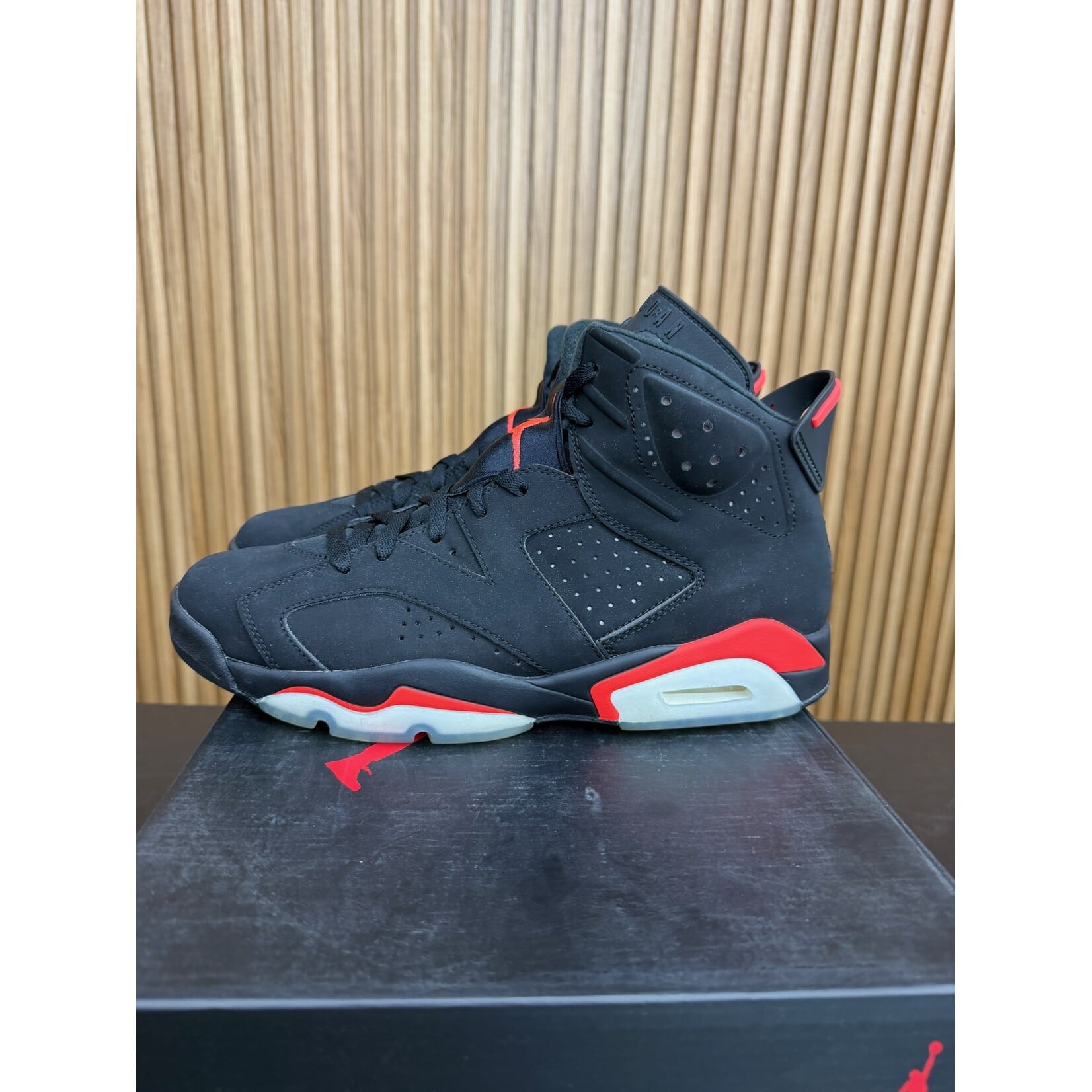 Jordan Jordan 6 Retro Black Infrared (2019) Size 10.5, PREOWNED
