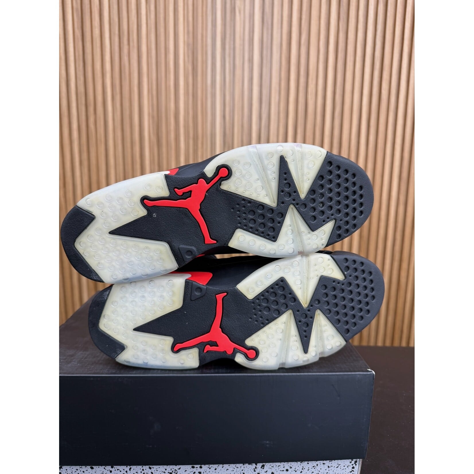 Jordan Jordan 6 Retro Black Infrared (2019) Size 10.5, PREOWNED