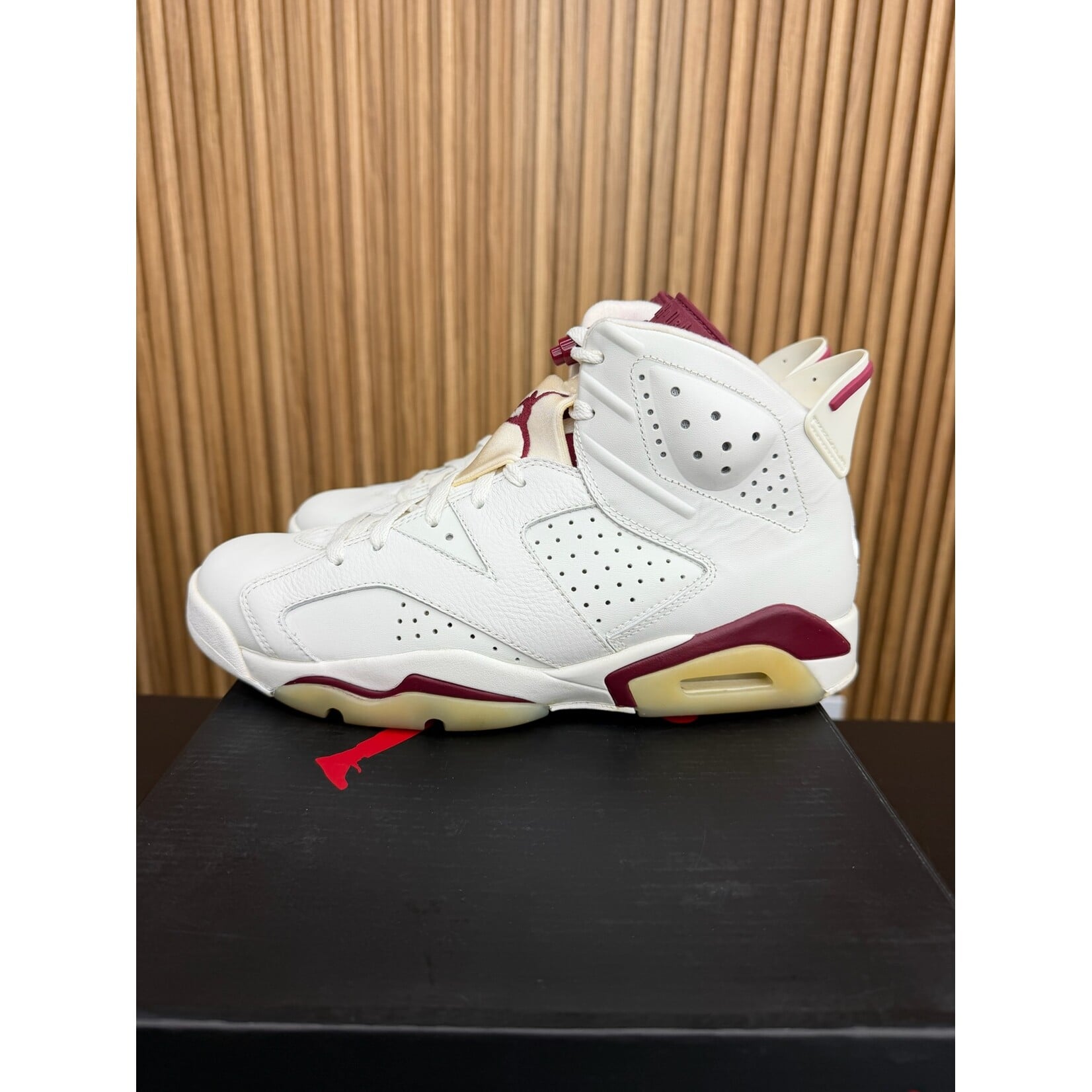 Jordan Jordan 6 Retro Maroon (2015) Size 10.5, PREOWNED