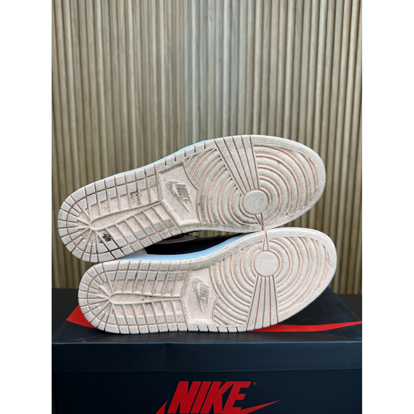 Jordan Jordan 1 Retro High Black Crimson Tint Size 10.5, PREOWNED