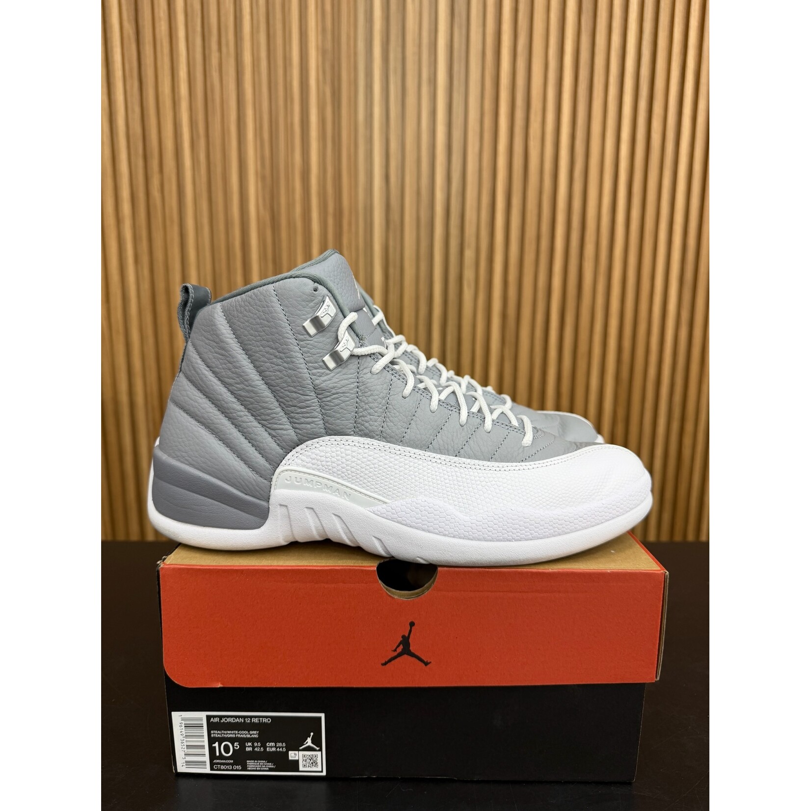 Jordan Jordan 12 Retro Stealth Size 10.5, PREOWNED