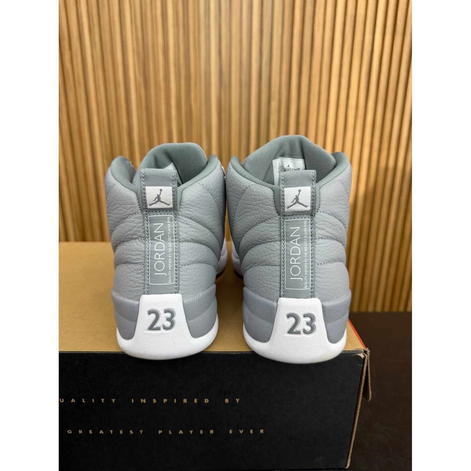 Jordan Jordan 12 Retro Stealth Size 10.5, PREOWNED