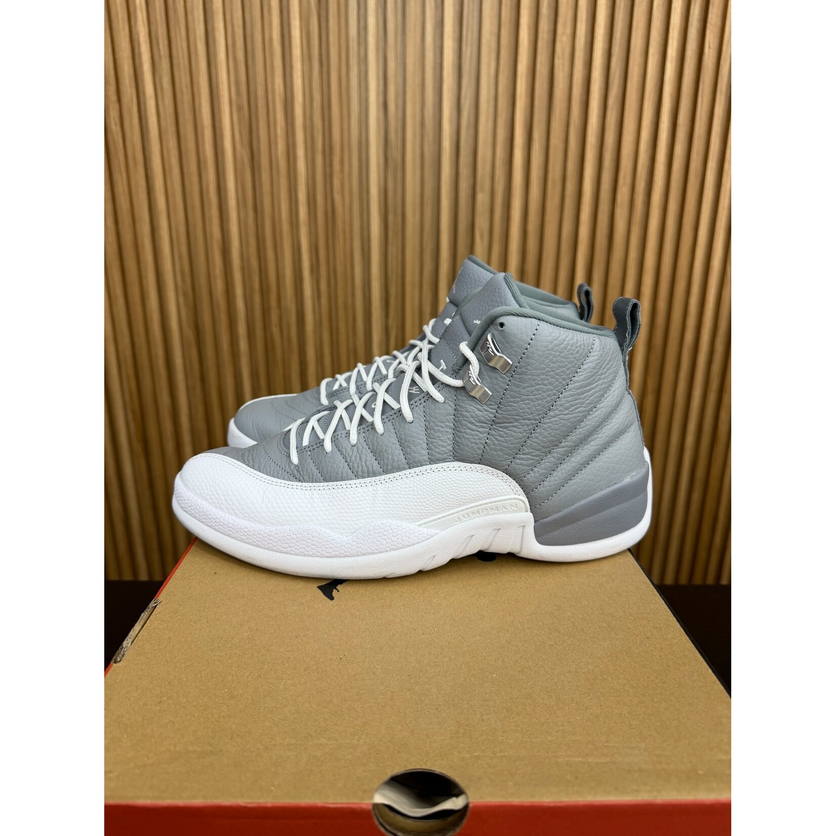 Jordan Jordan 12 Retro Stealth Size 10.5, PREOWNED