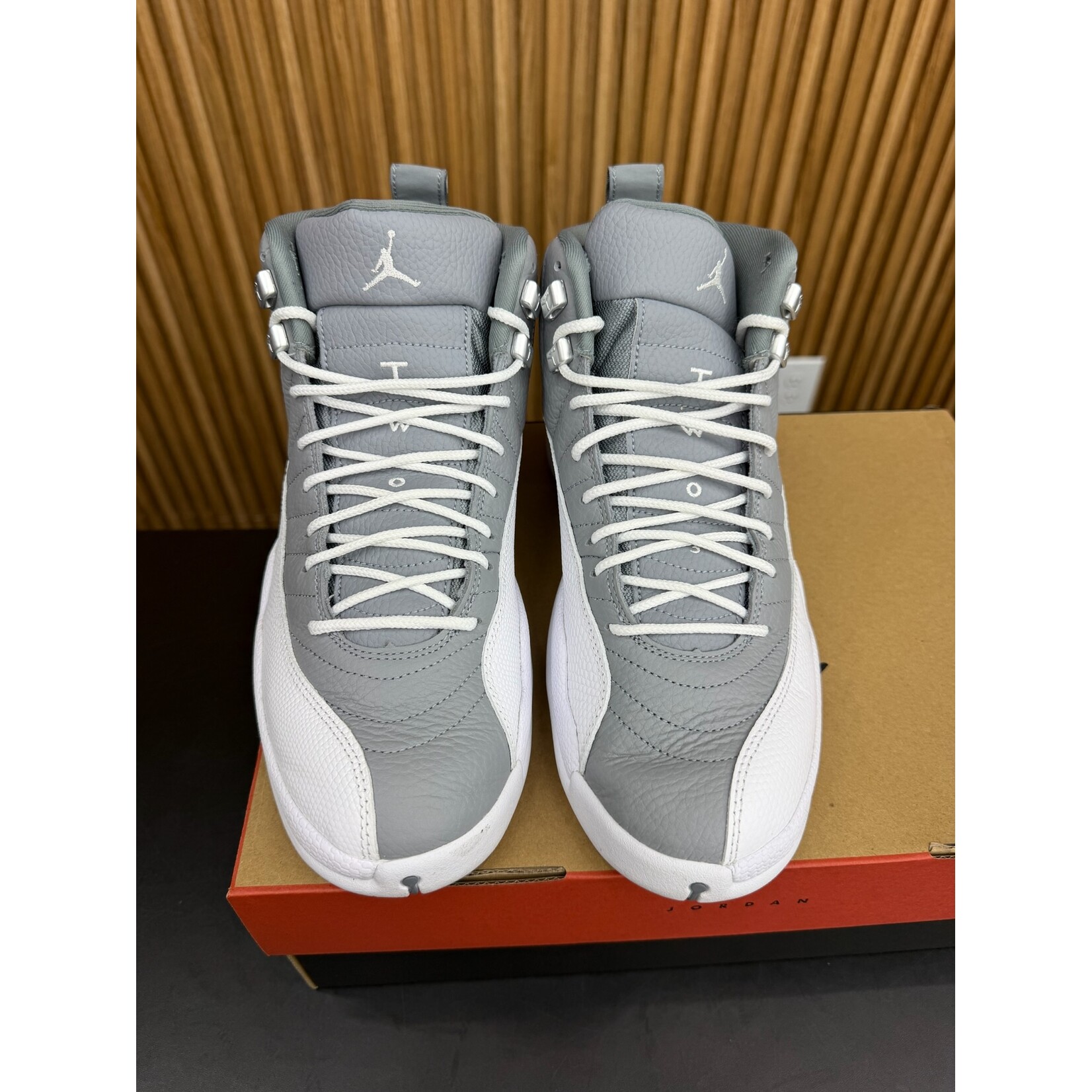 Jordan Jordan 12 Retro Stealth Size 10.5, PREOWNED