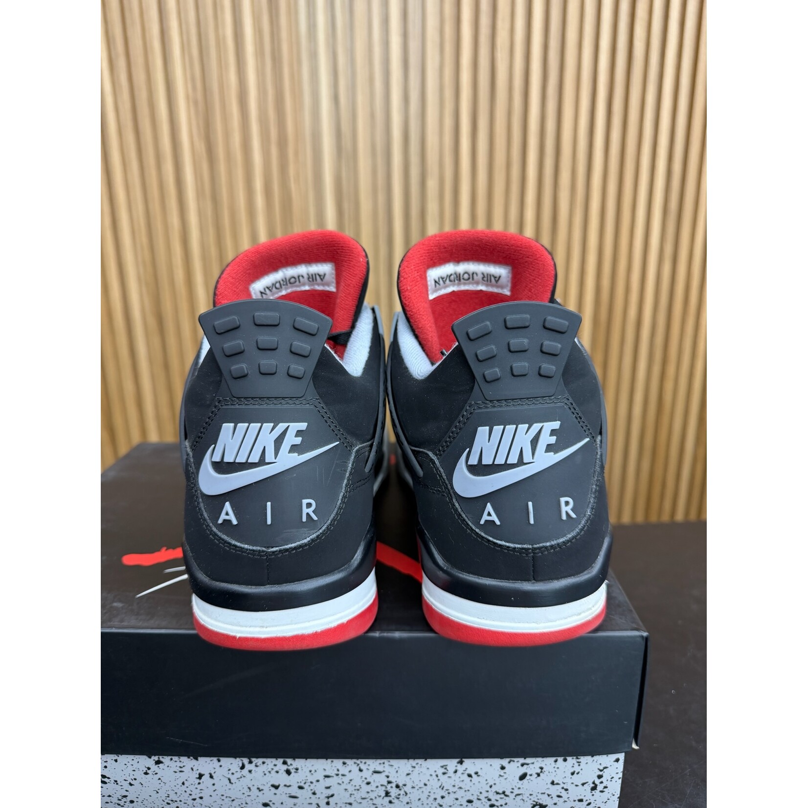 Jordan Jordan 4 Retro Bred (2019) Size 10.5, PREOWNED