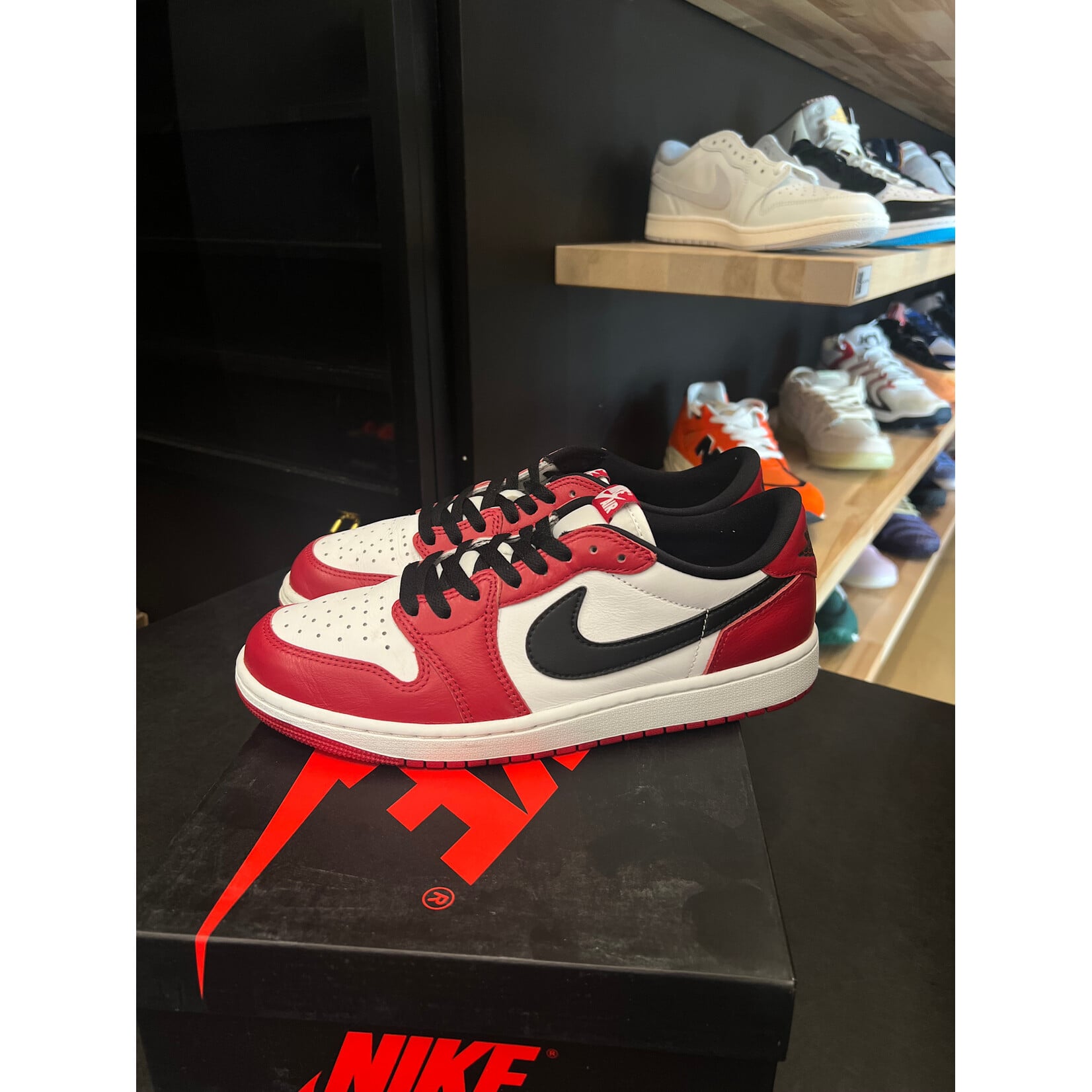 Jordan Jordan 1 Retro Low OG Chicago (2025) Size 9, PREOWNED