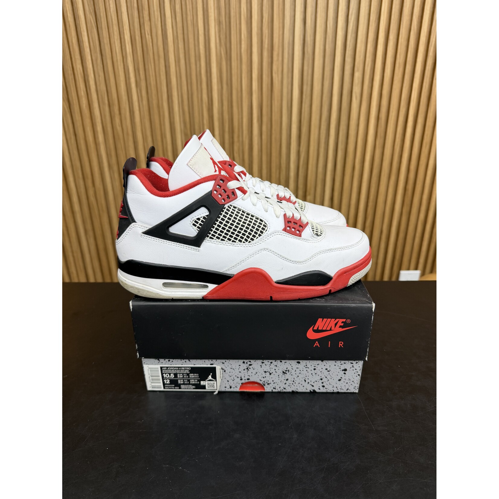 Jordan Jordan 4 Retro Fire Red (2020) Size 10.5, PREOWNED*