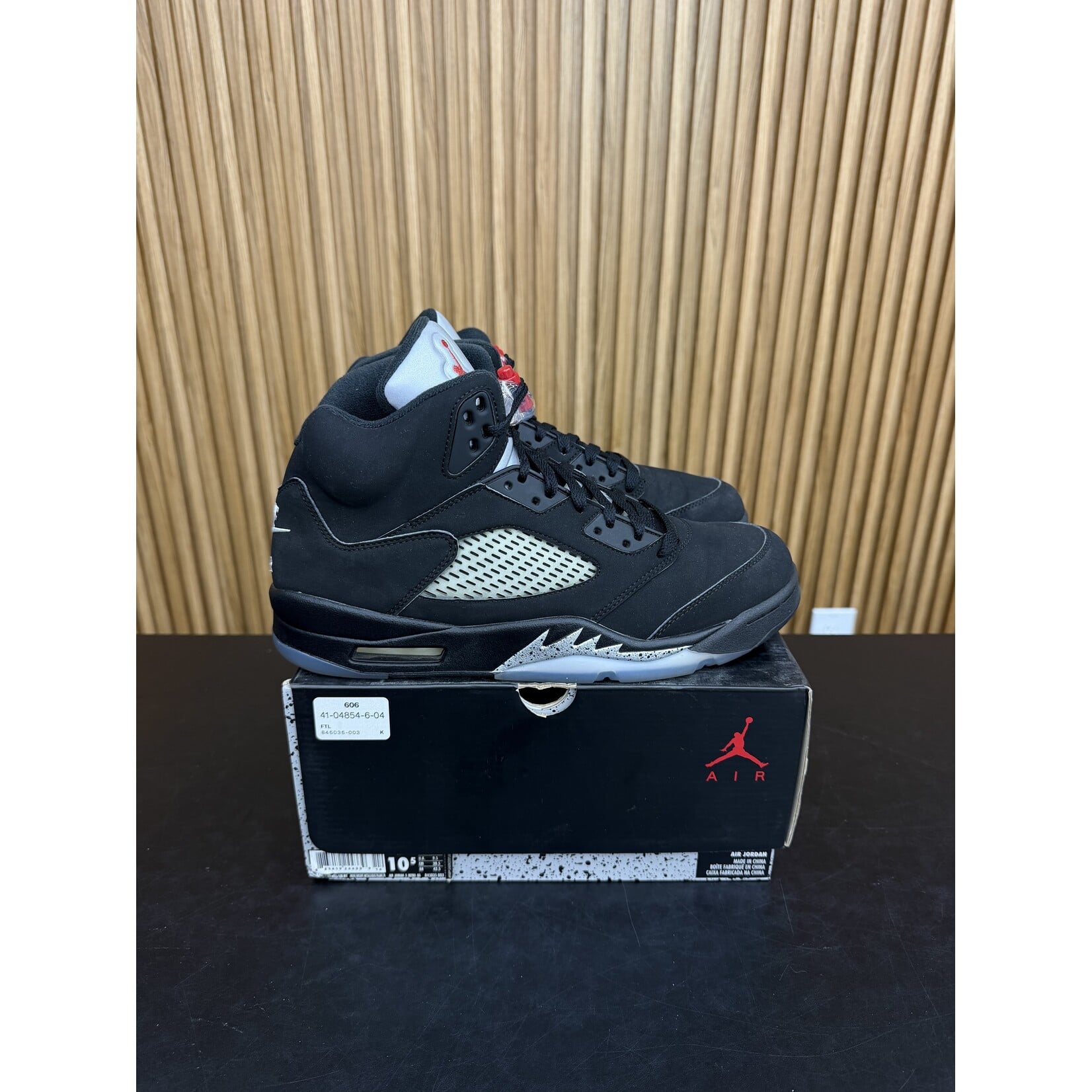 Jordan Jordan 5 Retro Black Metallic (2016) Size 10.5, PREOWNED*