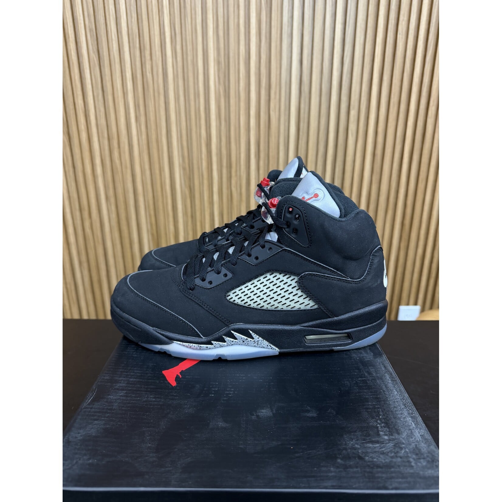 Jordan Jordan 5 Retro Black Metallic (2016) Size 10.5, PREOWNED*