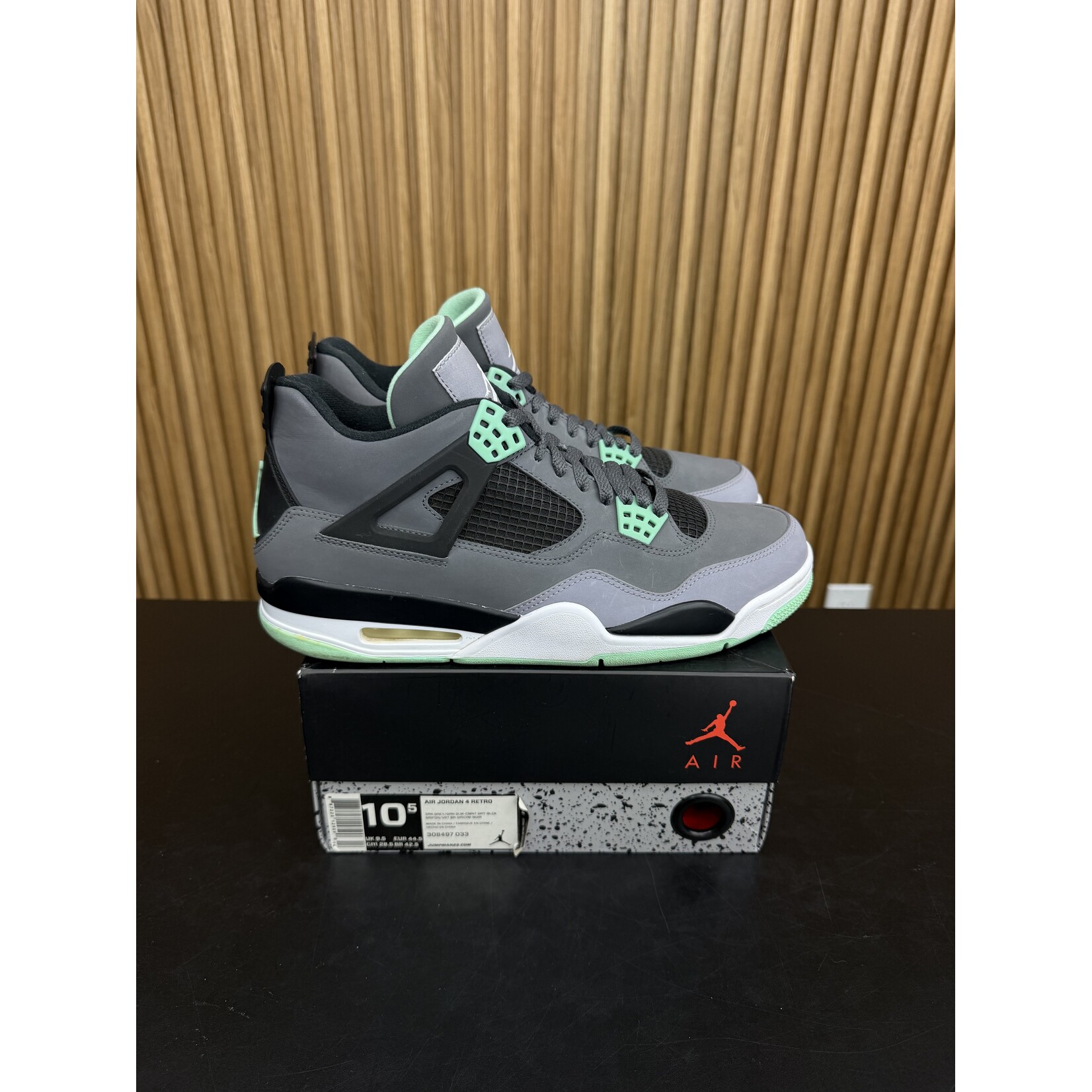 Jordan Jordan 4 Retro Green Glow Size 10.5, PREOWNED*
