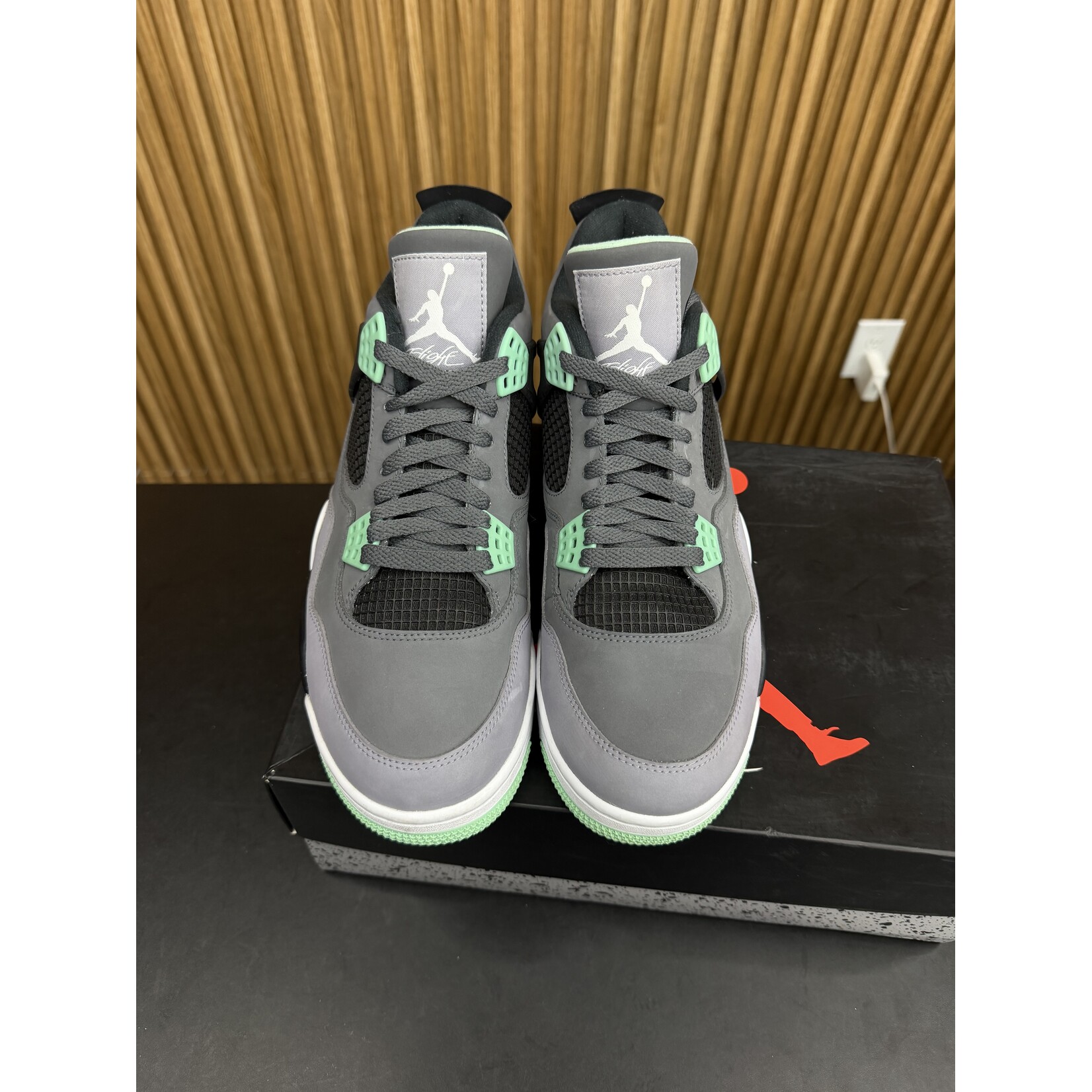 Jordan Jordan 4 Retro Green Glow Size 10.5, PREOWNED*