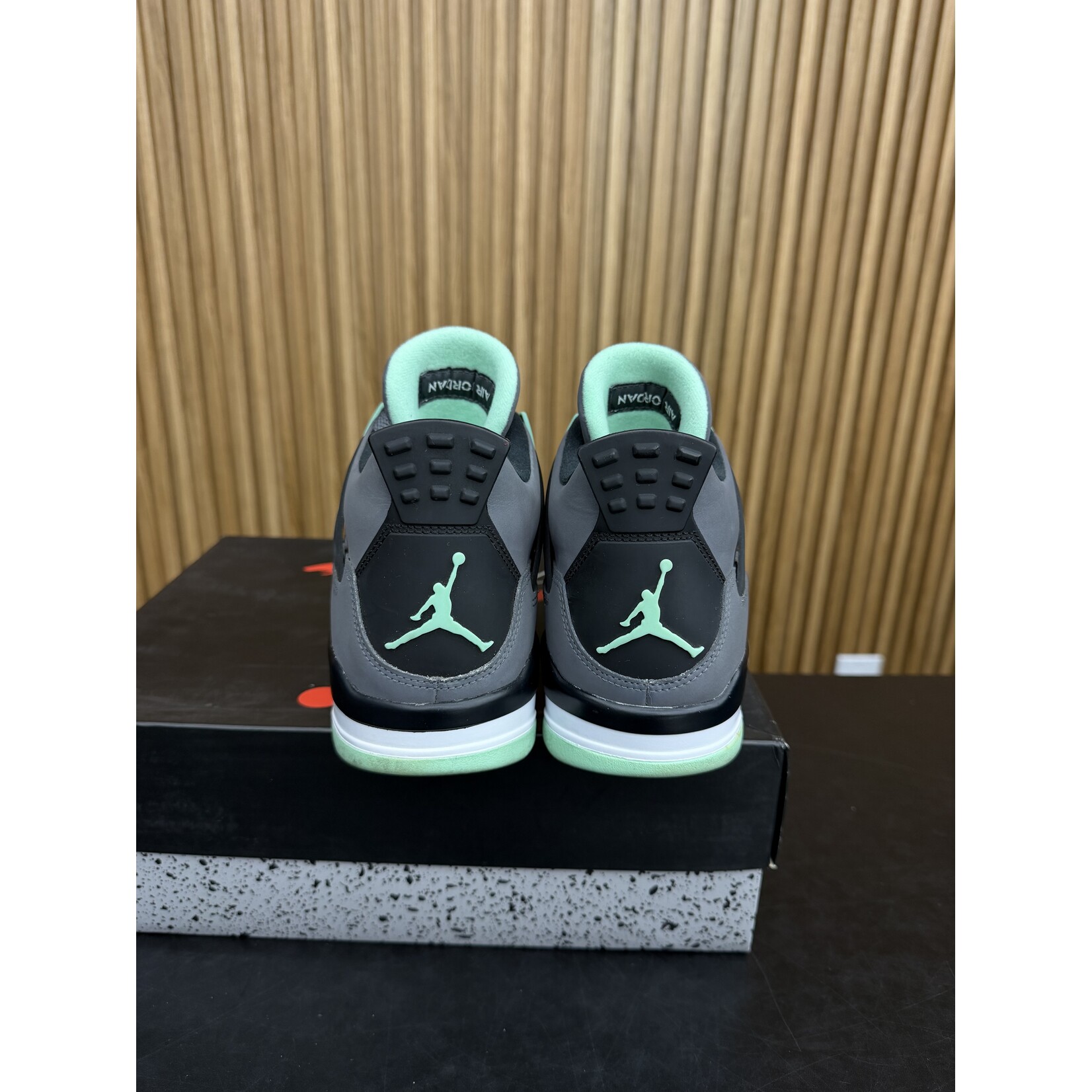 Jordan Jordan 4 Retro Green Glow Size 10.5, PREOWNED*