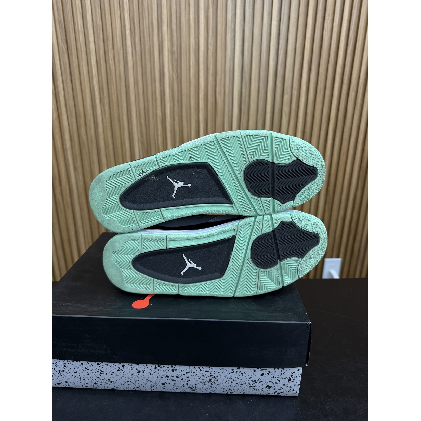 Jordan Jordan 4 Retro Green Glow Size 10.5, PREOWNED*