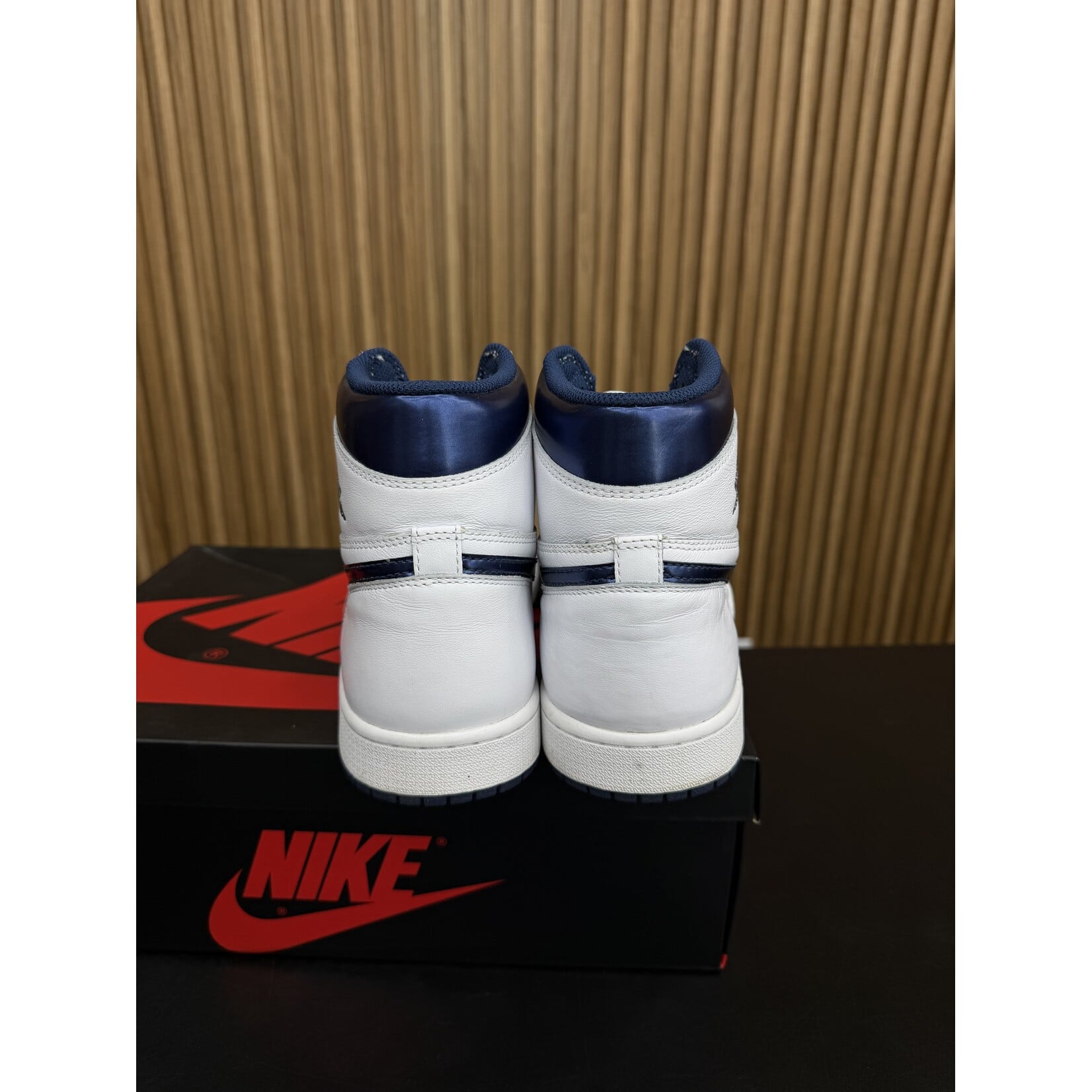 Jordan Jordan 1 Retro Metallic Navy (2016) Size 10.5, PREOWNED*