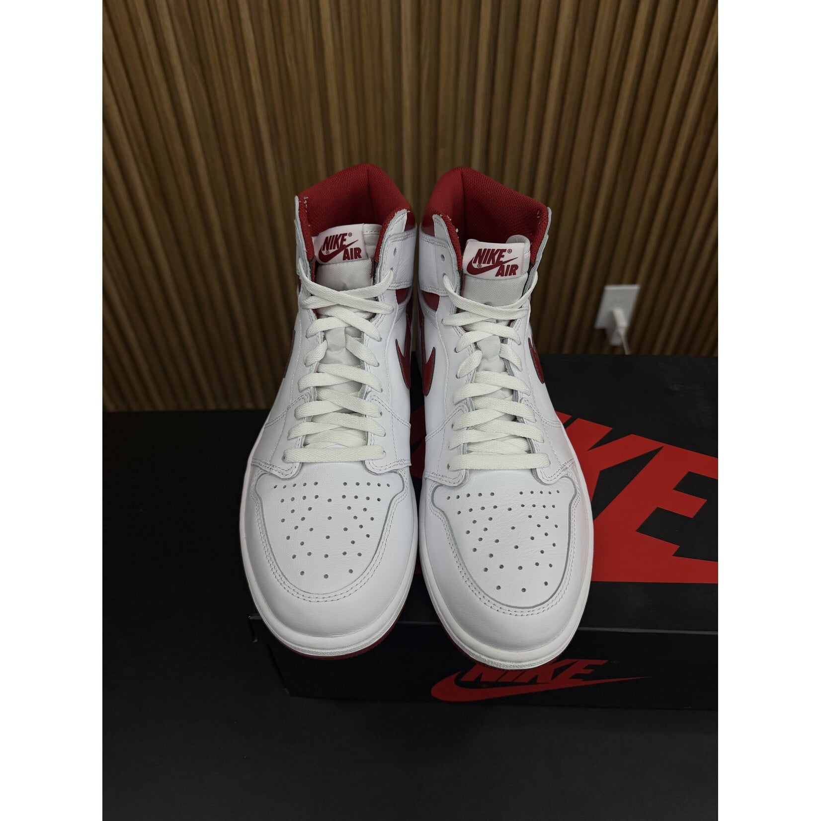 Jordan Jordan 1 Retro Metallic Red (2017) Size 10.5, PREOWNED*