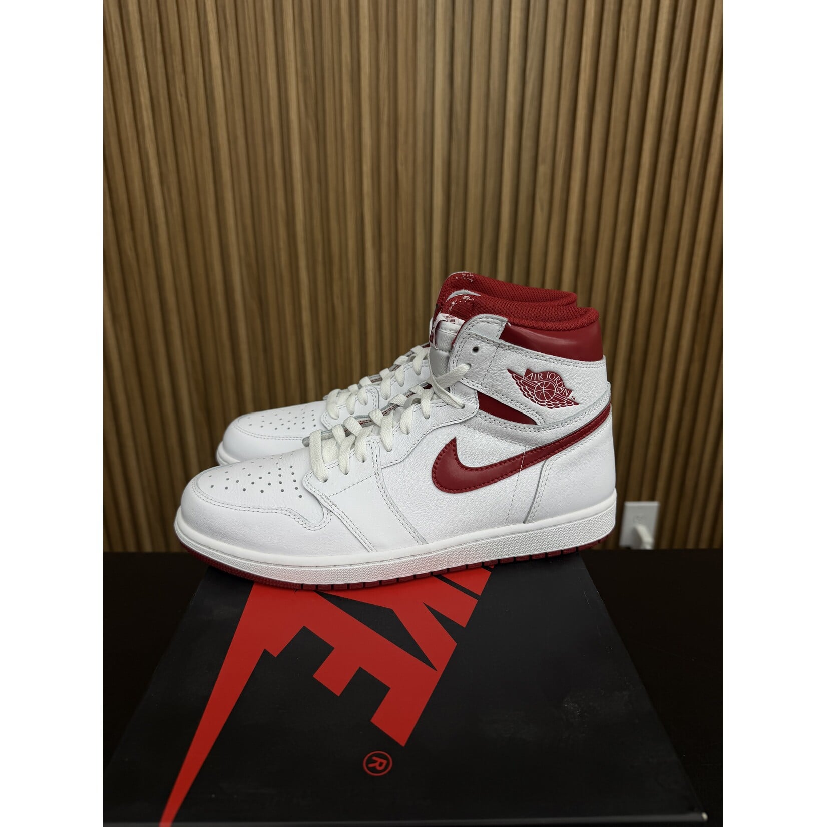 Jordan Jordan 1 Retro Metallic Red (2017) Size 10.5, PREOWNED*