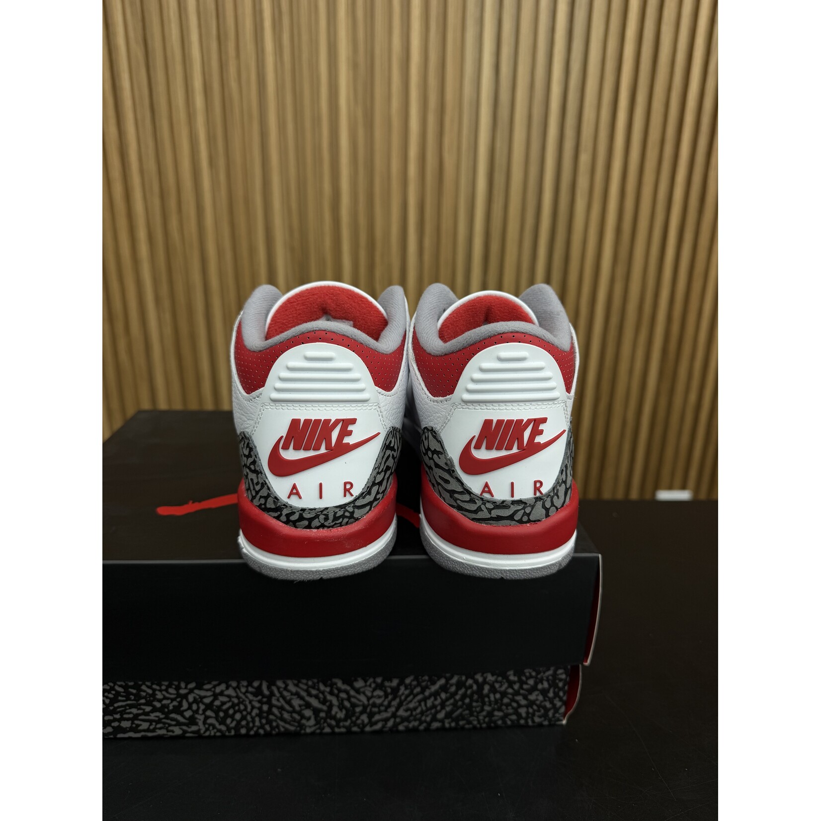 Jordan Jordan 3 Retro Fire Red (2022) (GS) Size 5.5, PREOWNED*
