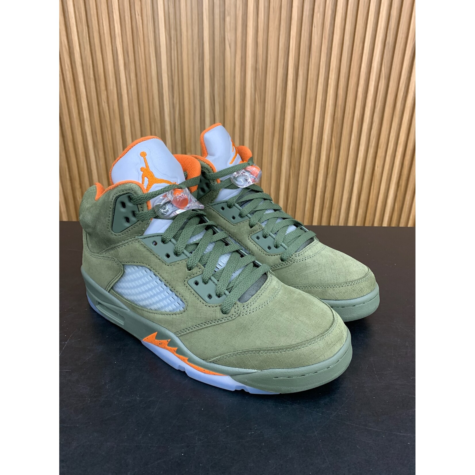 Jordan Jordan 5 Retro Olive (2024) Size 9, PREOWNED NO BOX*